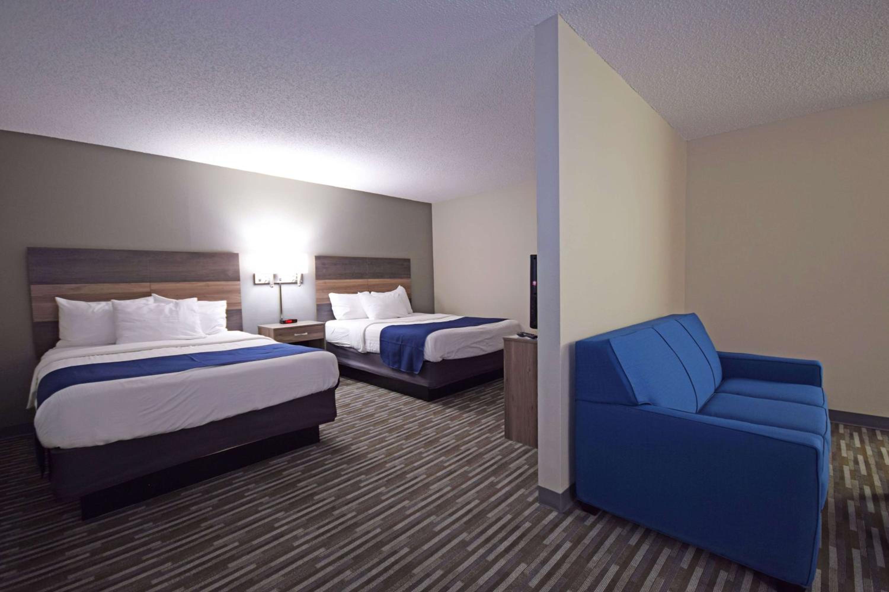 Deluxe Suite with Two Queen Beds - Non-Smoking photo 1