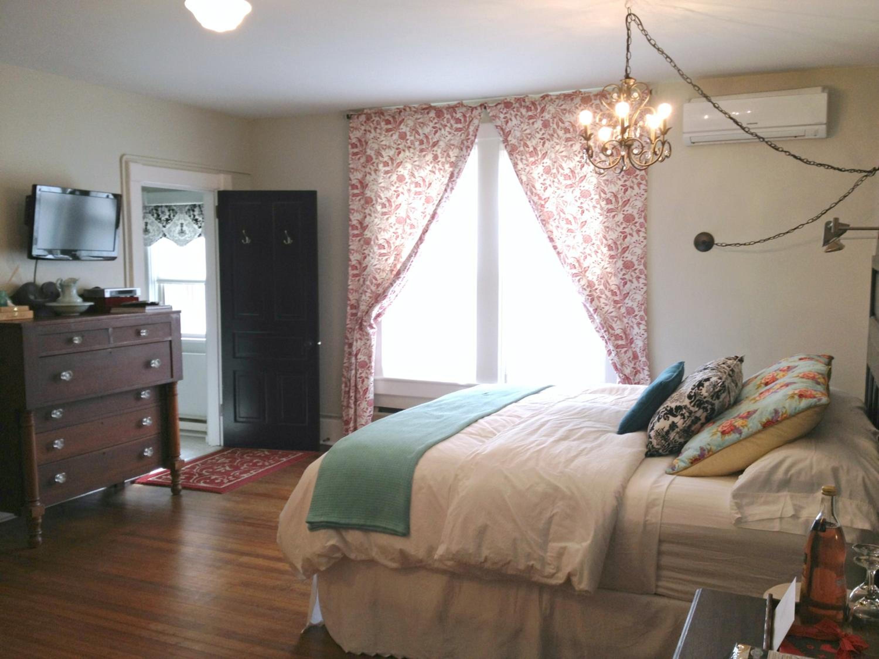 Deluxe King Room with Garden View photo 3