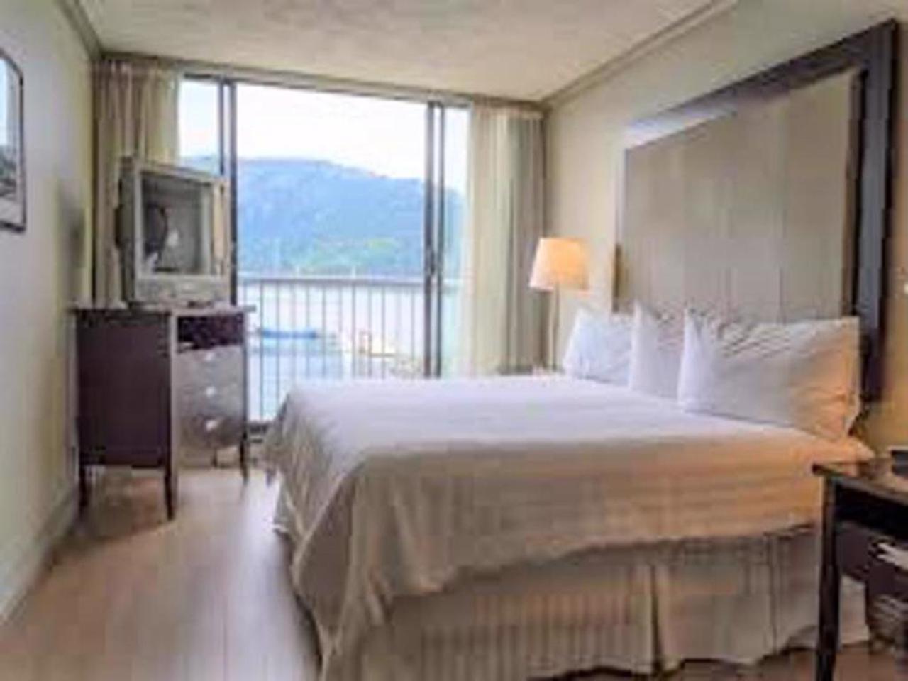 One-Bedroom Suite with Ocean View - Not Pet Friendly