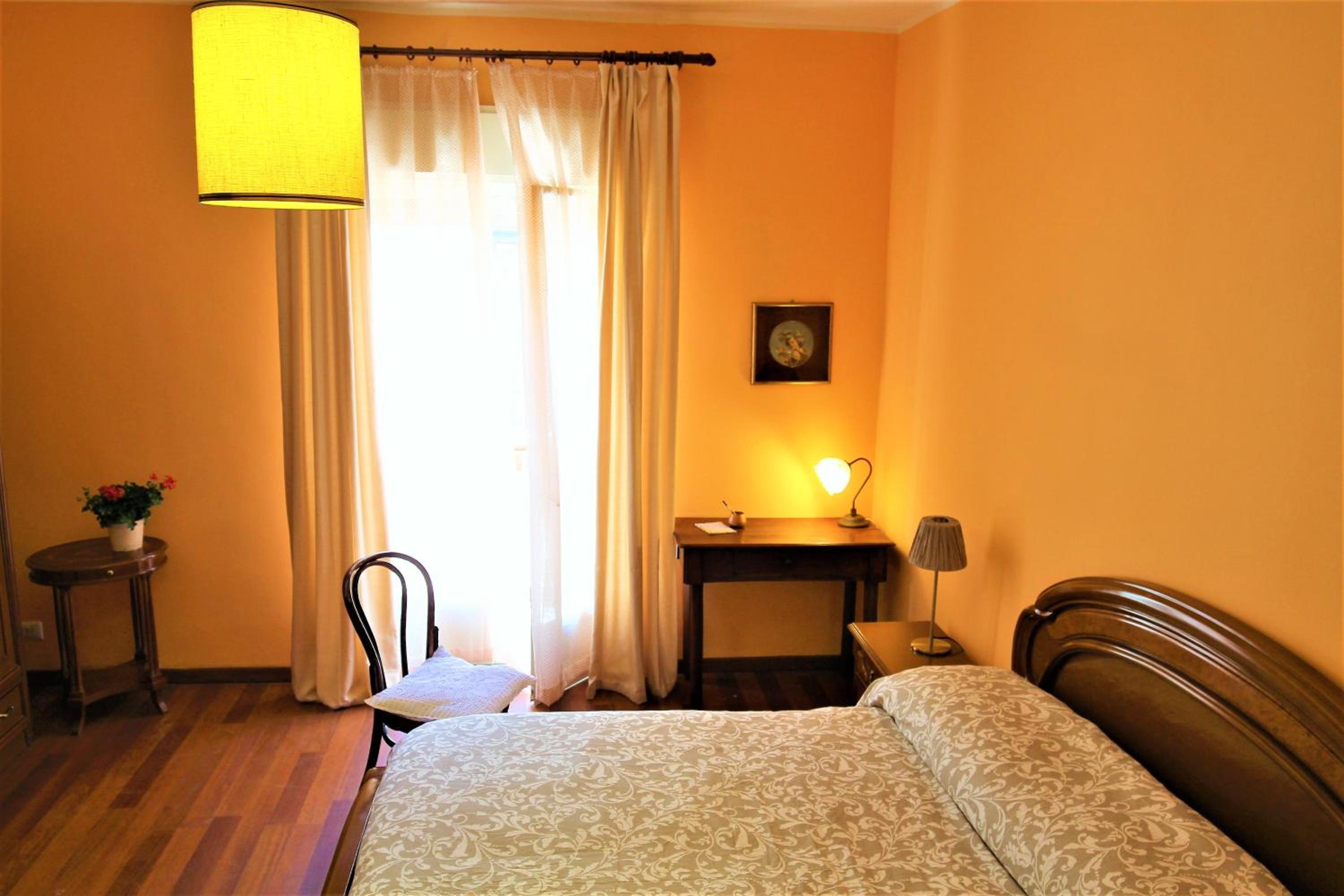 Large Double Room - Photo 1