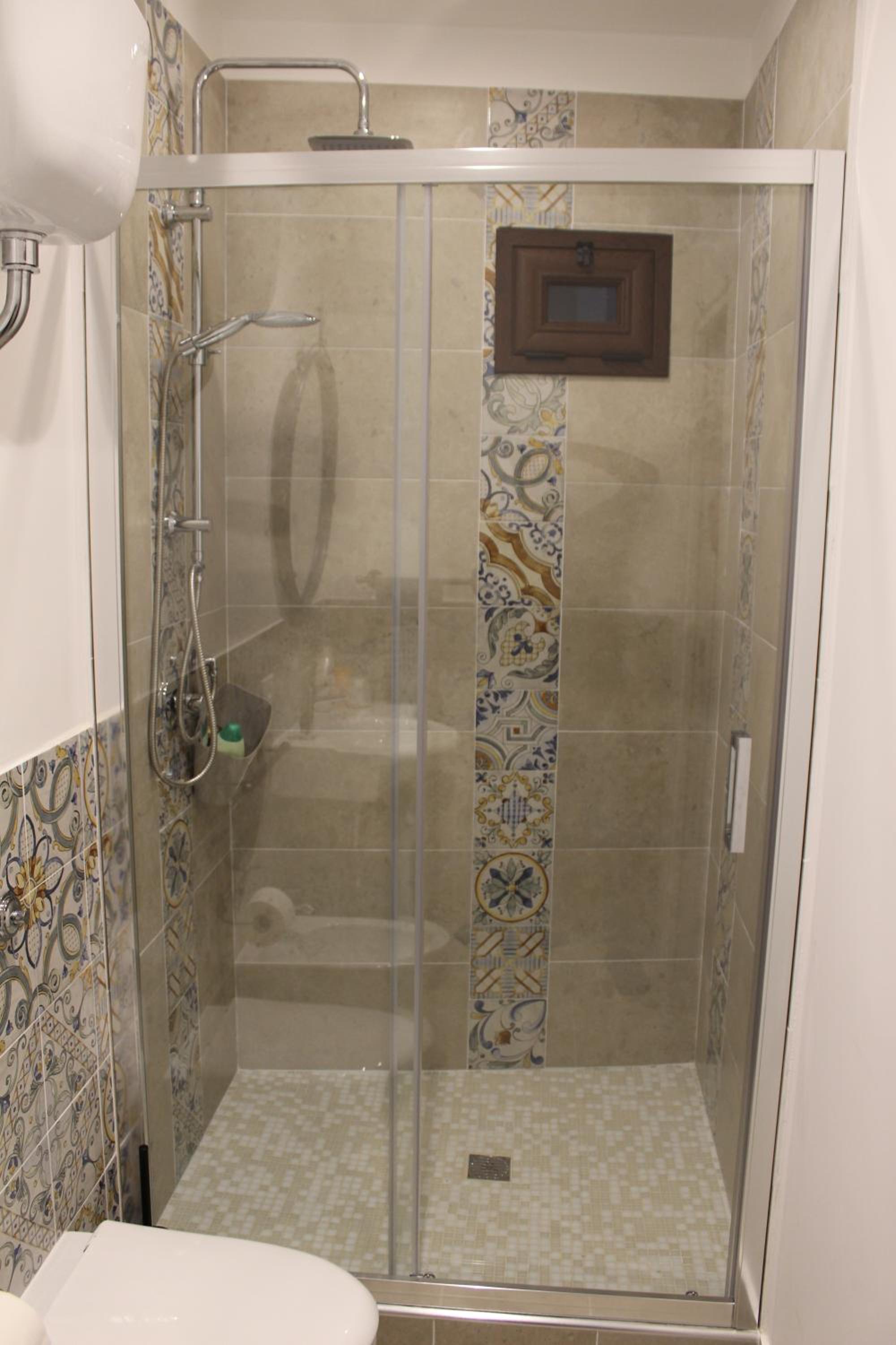 Double or Twin Room - Photo 6