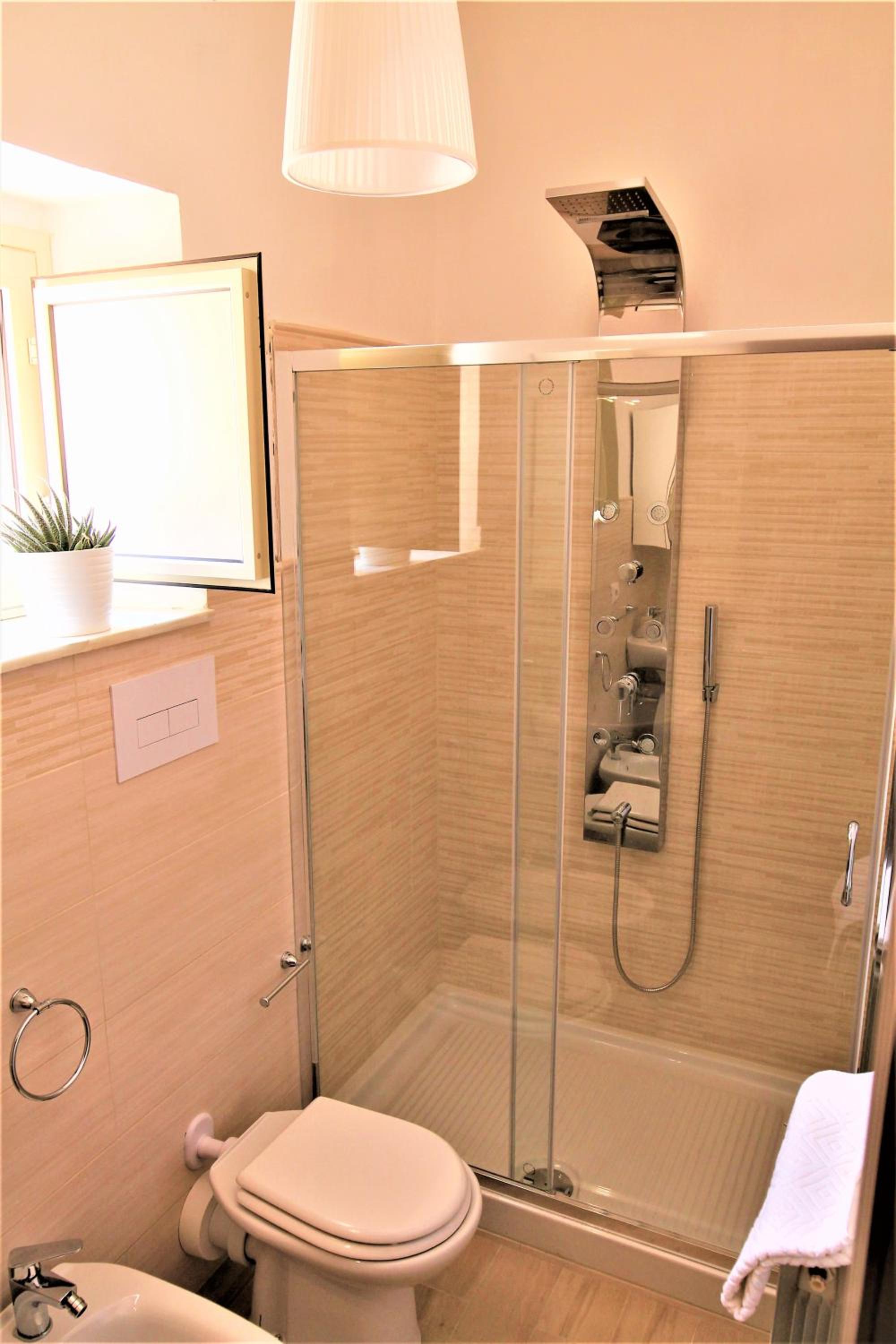 Large Double Room - Photo 4