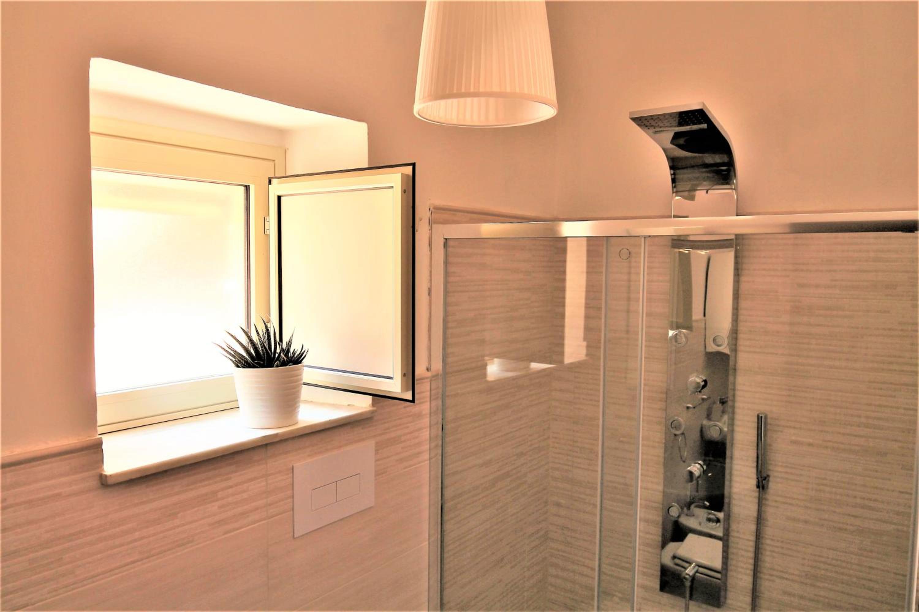 Large Double Room - Photo 3