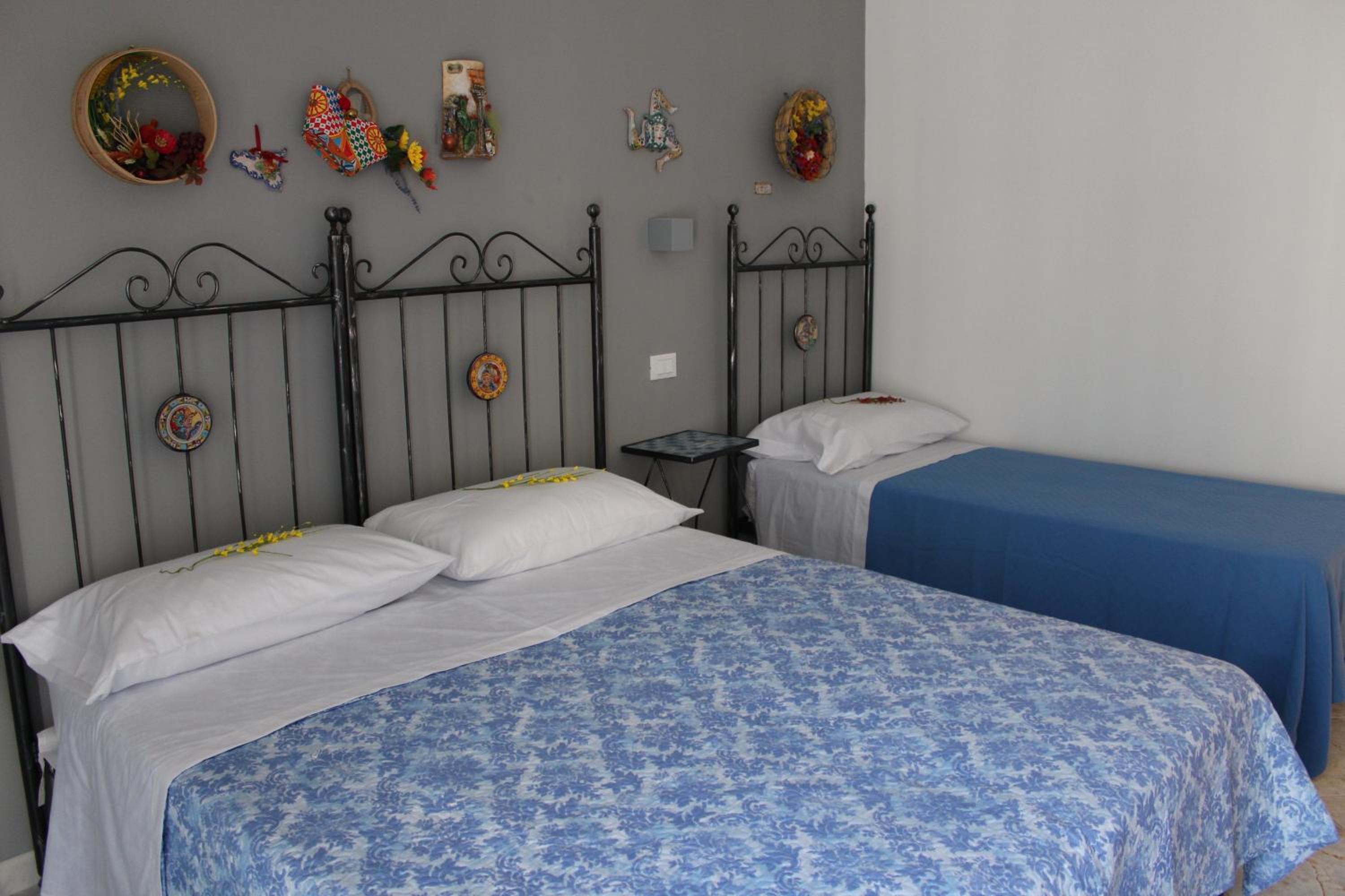 Double or Twin Room - Photo 5