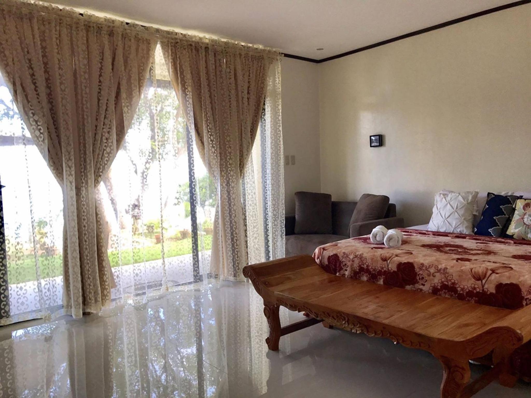 Deluxe King Room - Photo 1