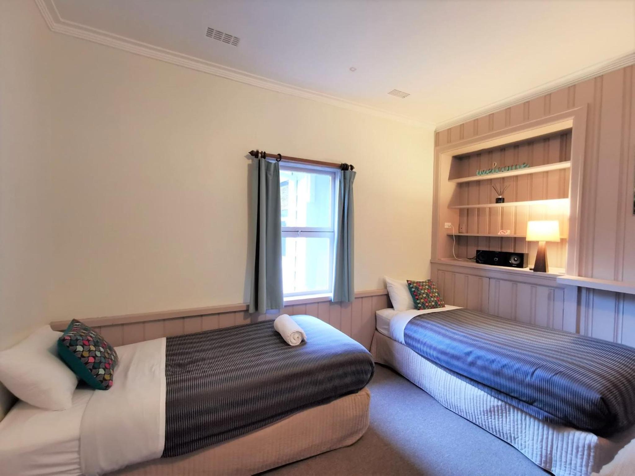 One-Bedroom Apartment with Spa Bath - 5 photo 2