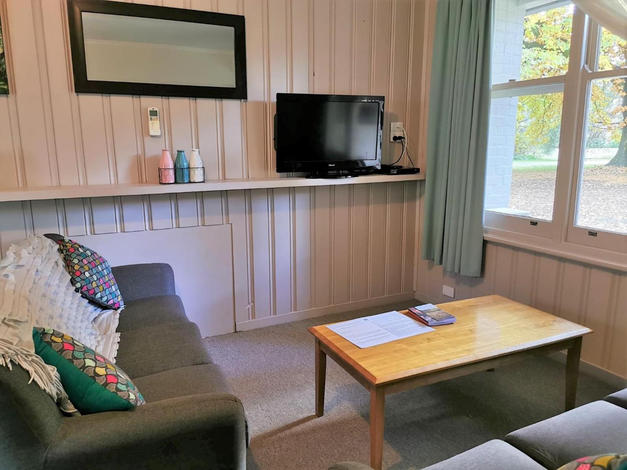 One-Bedroom Apartment with Spa Bath - 5 photo 3