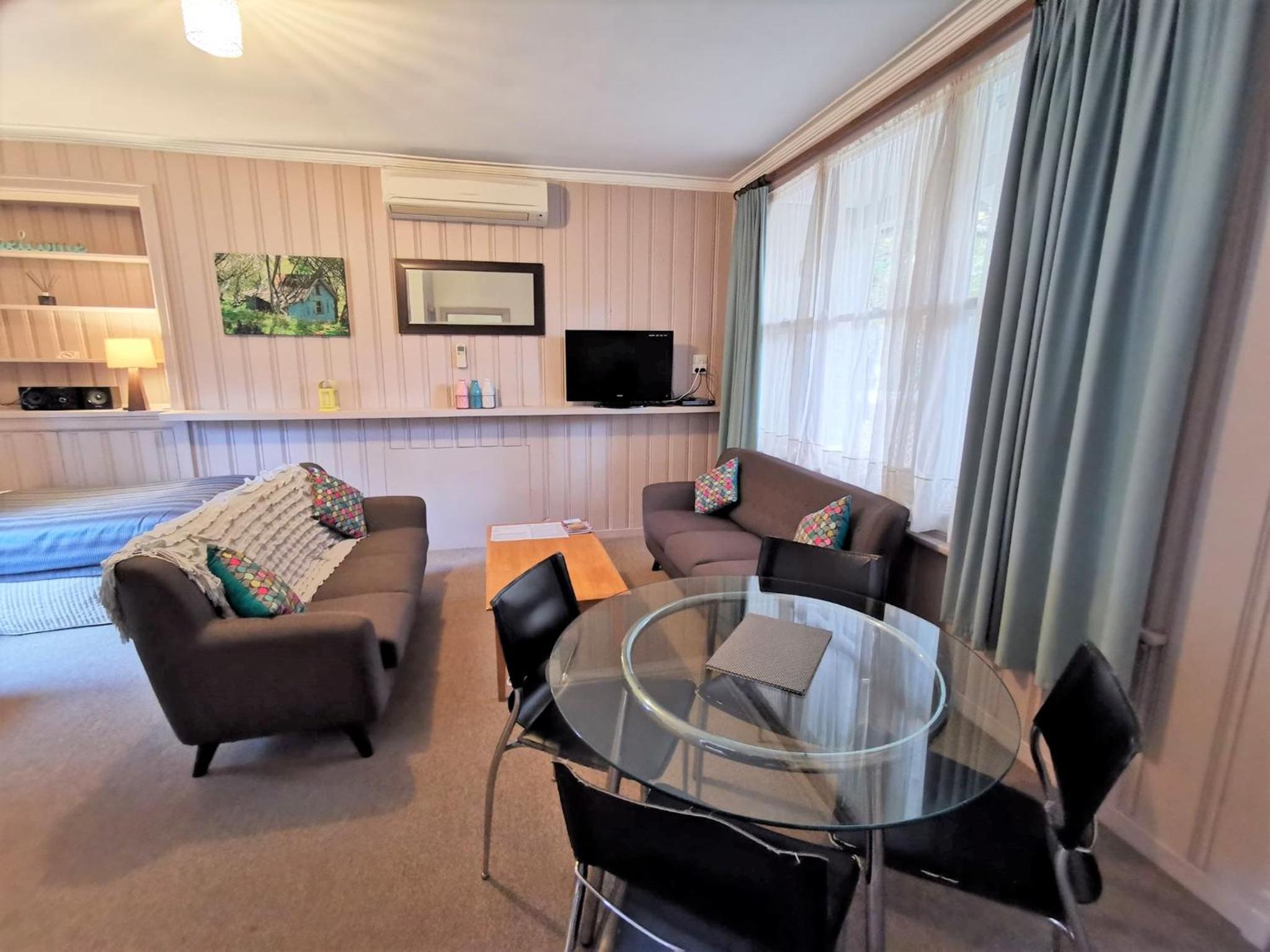 One-Bedroom Apartment with Spa Bath - 5 photo 1