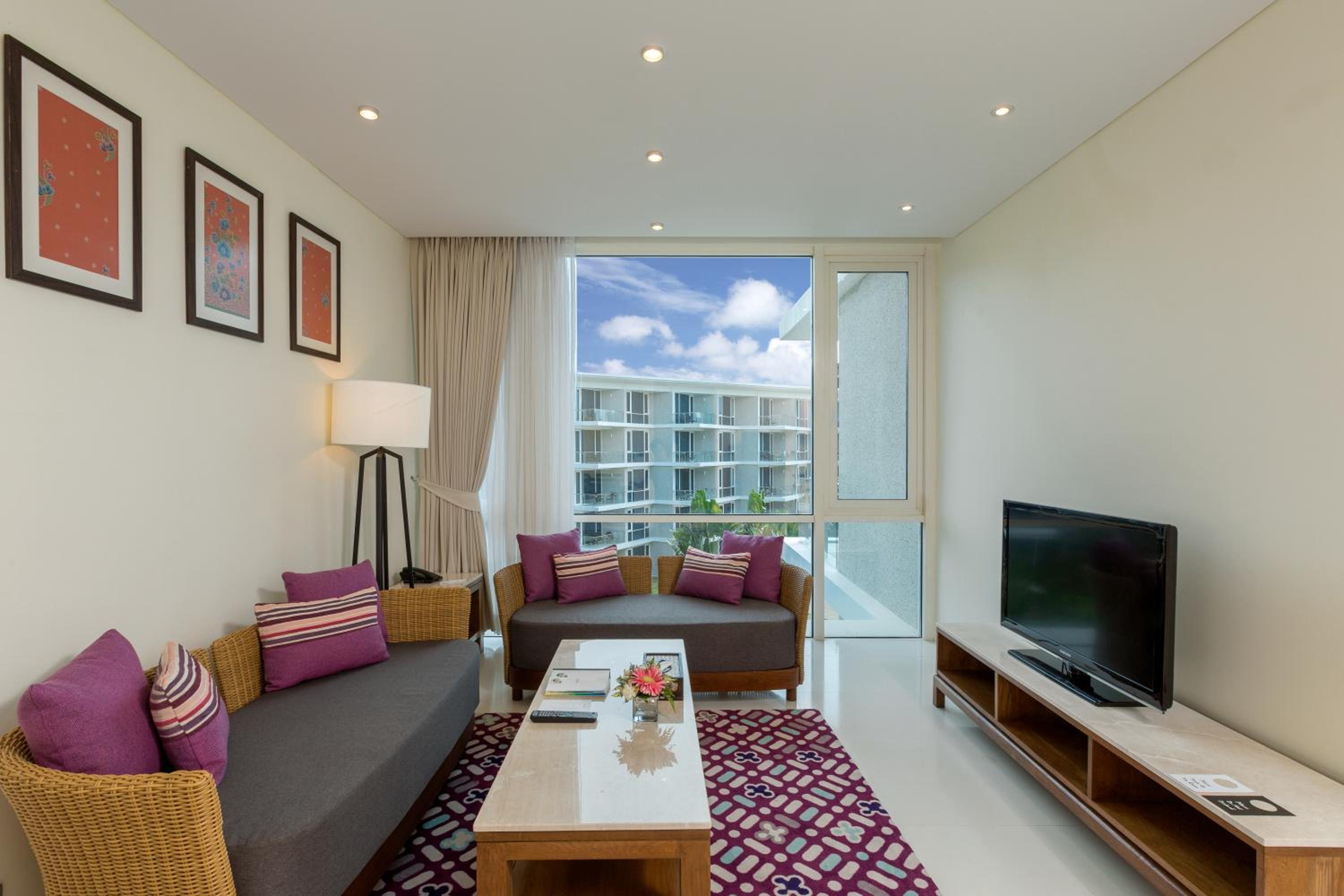 2 Bedroom Apartment with Kitchen and Balcony