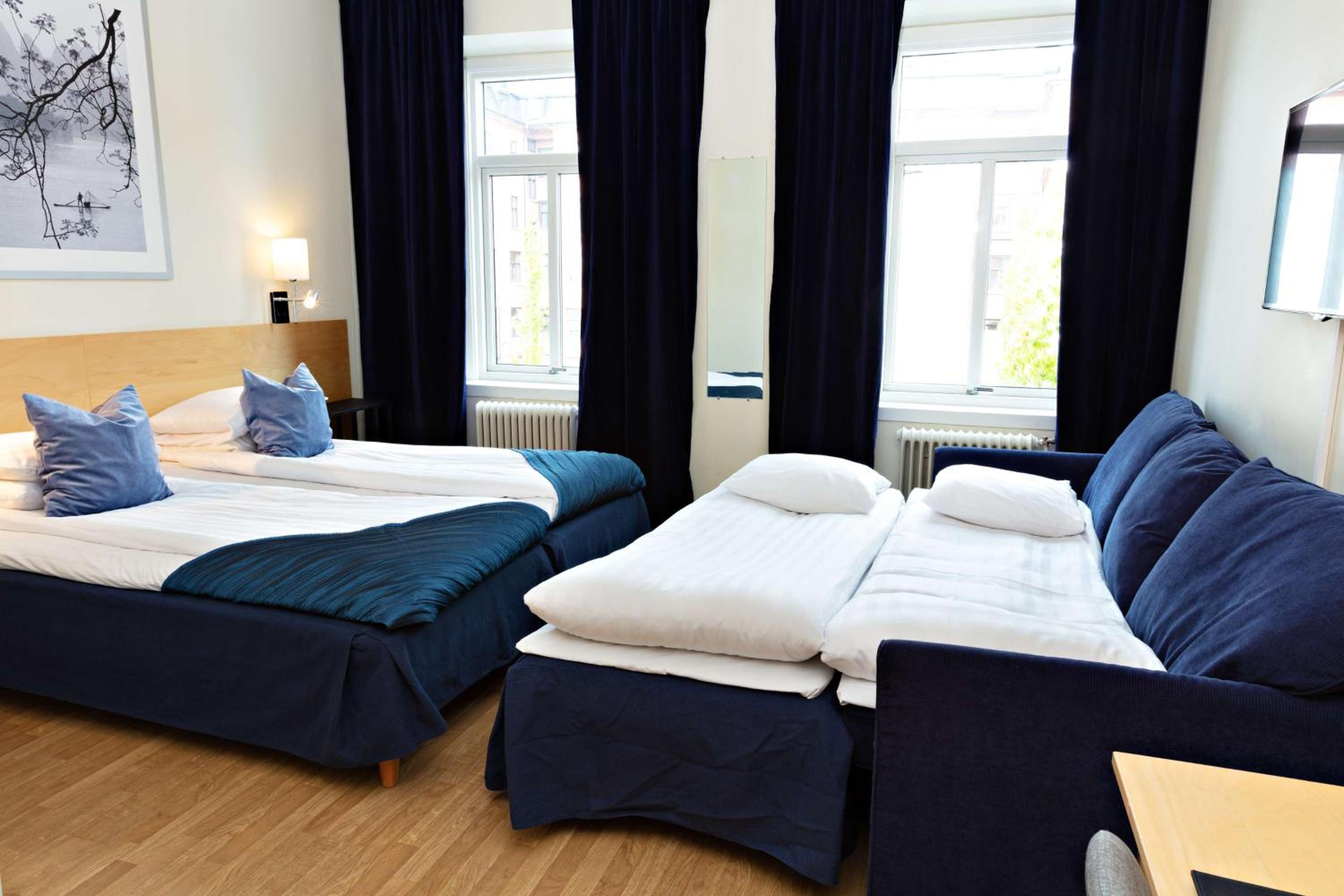 Family Room with Two Single Beds and Sofa Bed - Non-Smoking - Photo 1