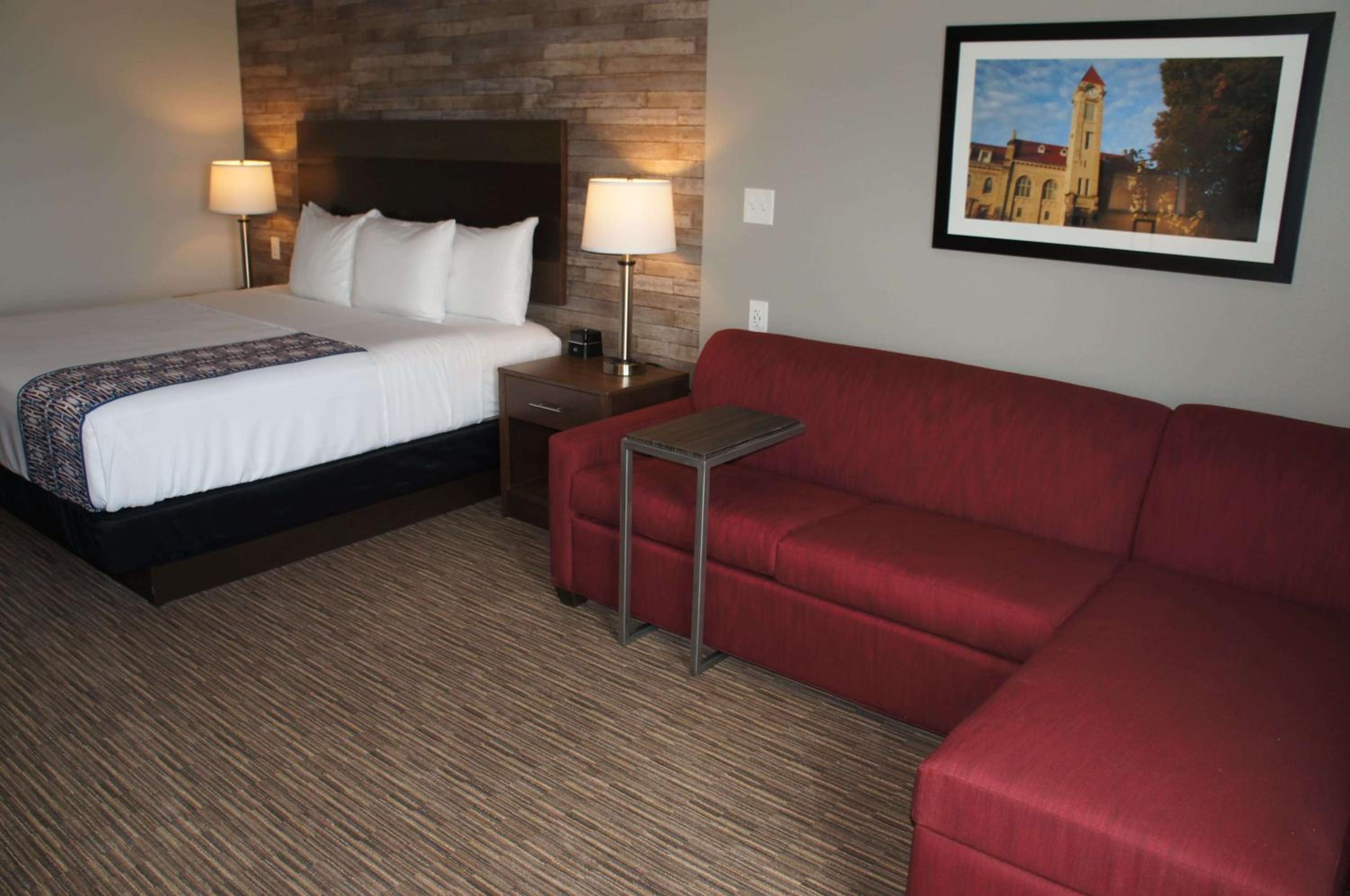 King Room with Bath Tub and Sofa Bed - Mobility Accessible/Non-Smoking - Photo 1