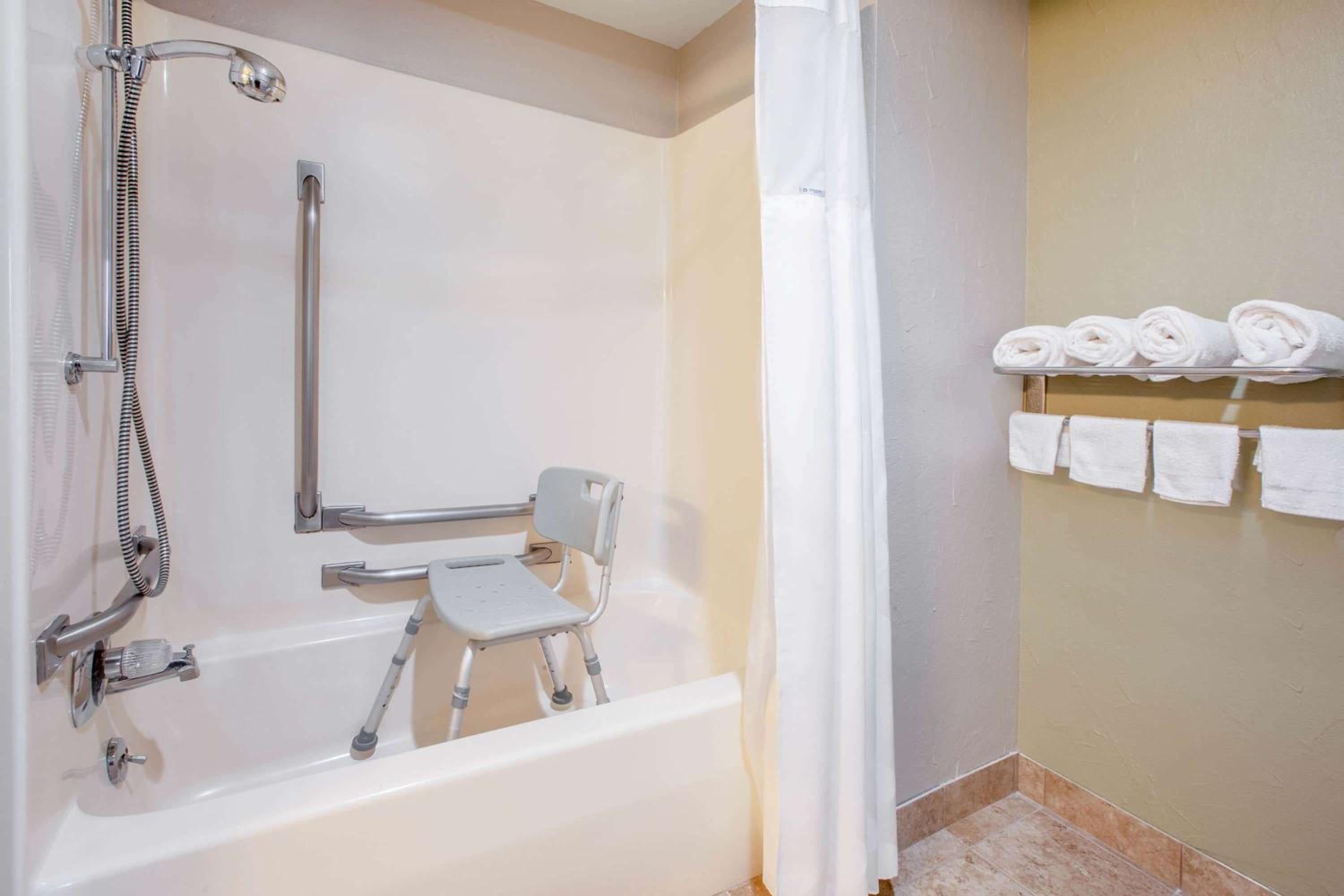 Queen Room - Disability Access/Non-Smoking - Photo 5