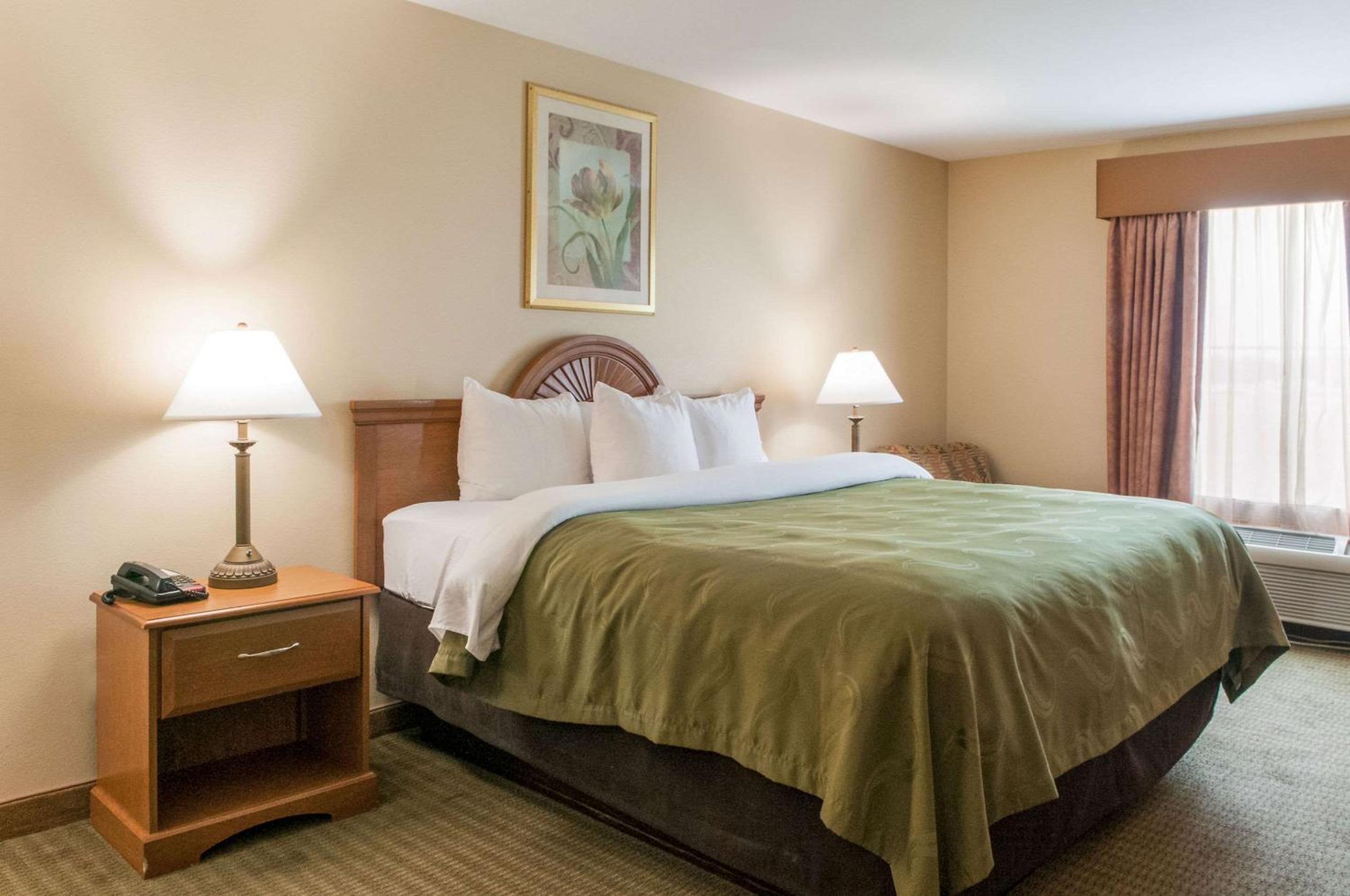 King Room - Non-Smoking - Photo 1