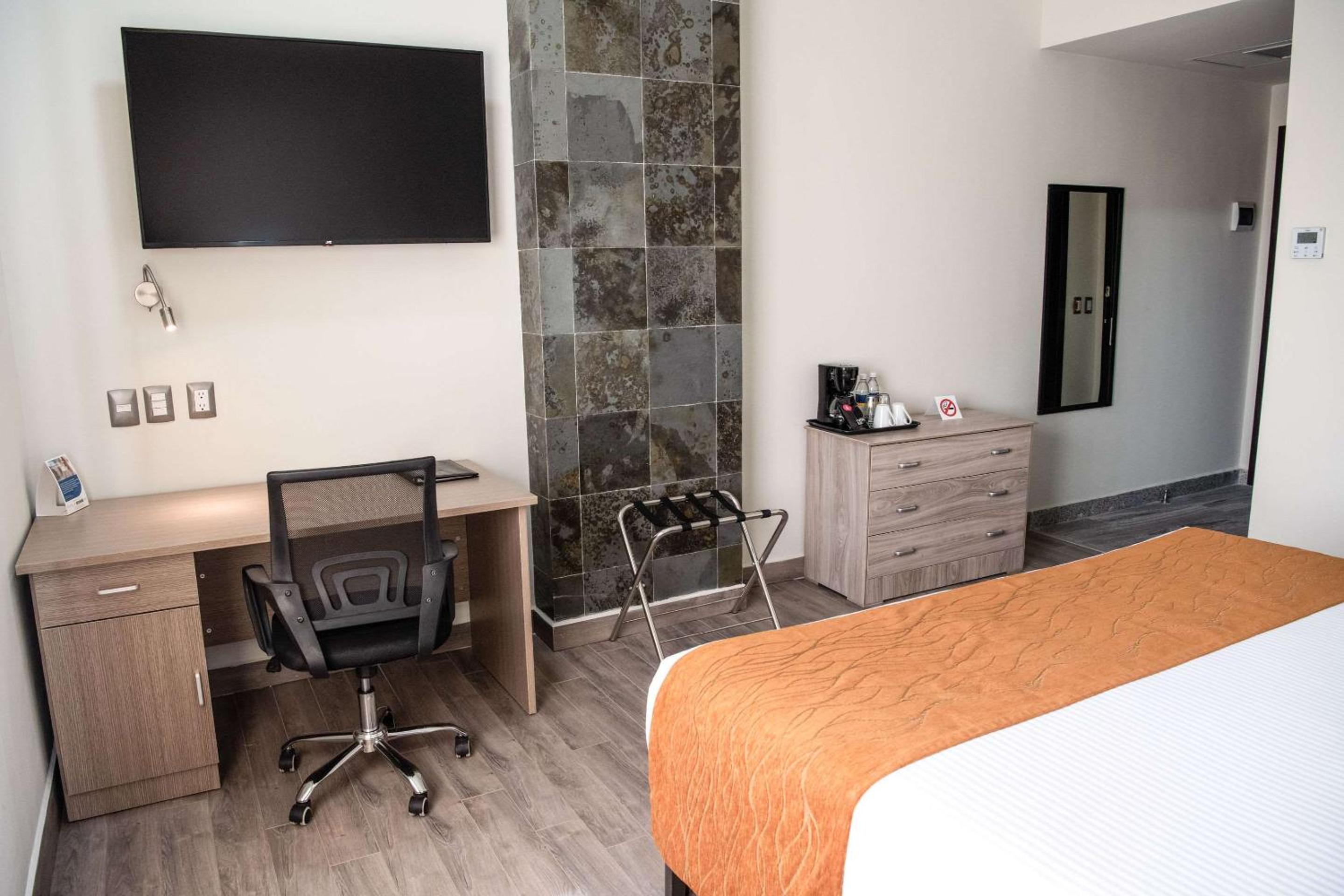 King Room - Non-Smoking photo 3