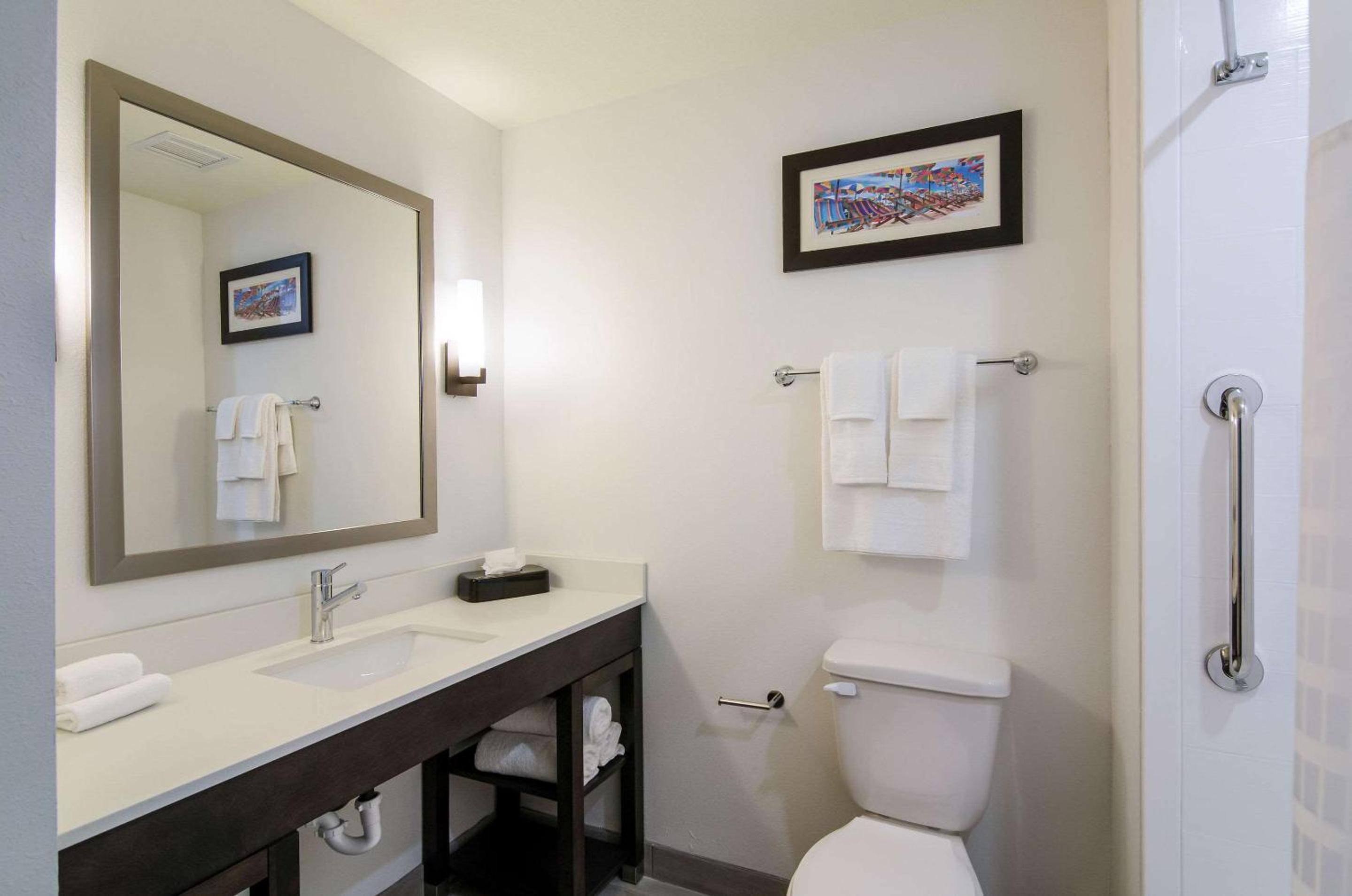 Standard King Room - Non-Smoking  - Photo 2
