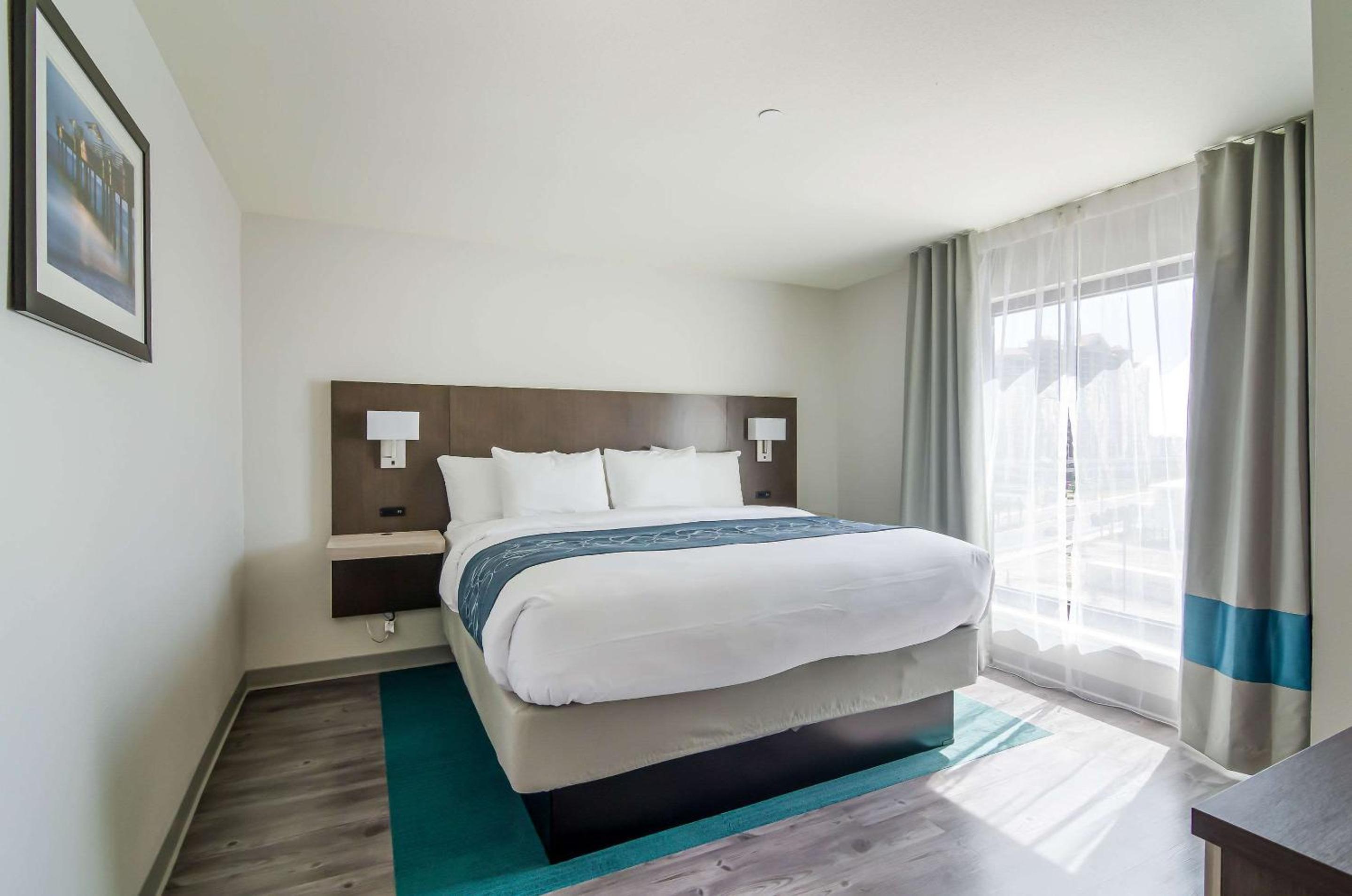 Suite with Two King Beds - Accessible/Non-Smoking photo 3