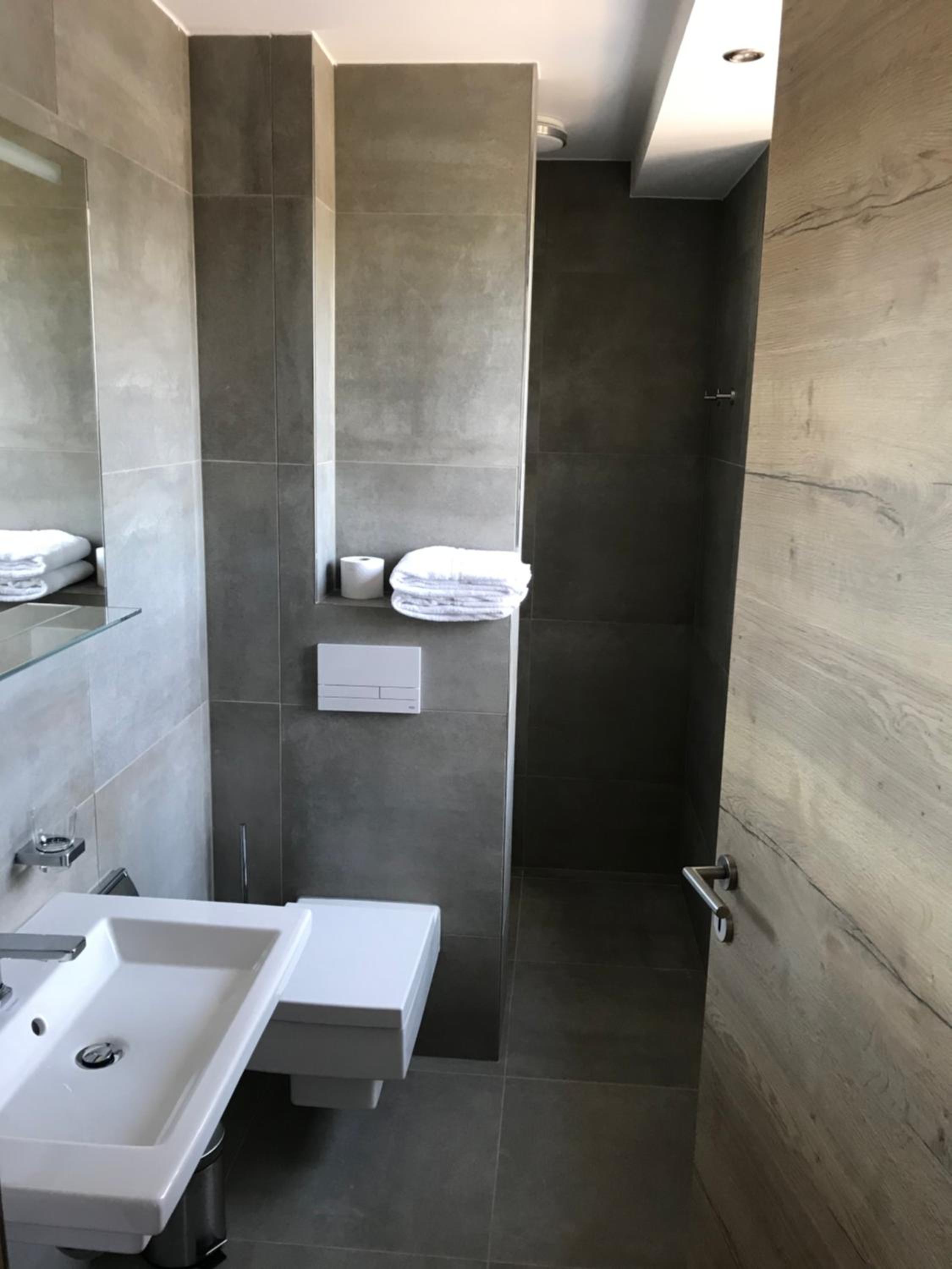 Deluxe Double Room (2 Adults + 1 Child) photo 2