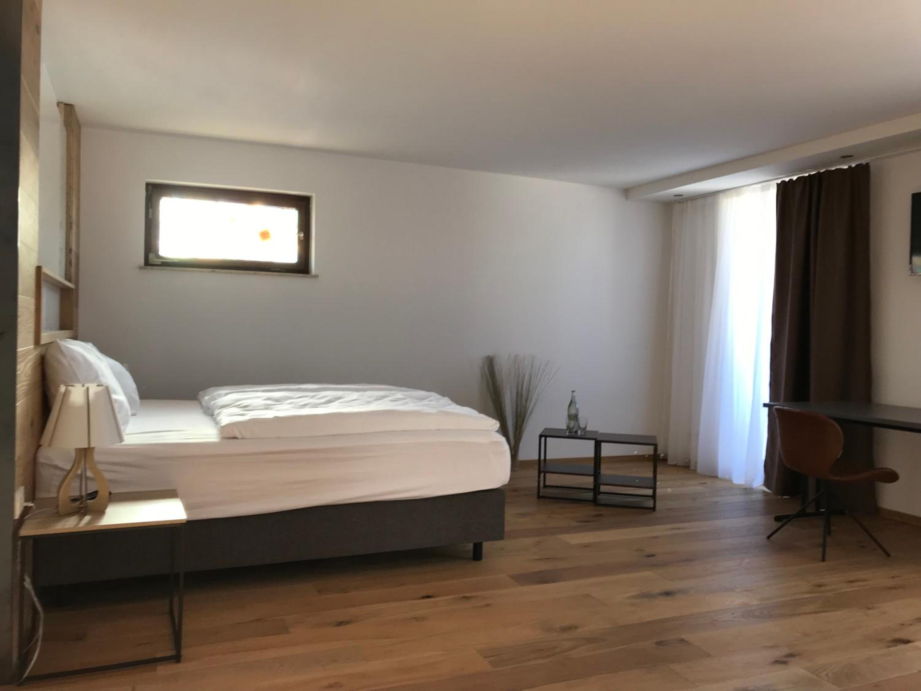 Deluxe Double Room with Balcony photo 3