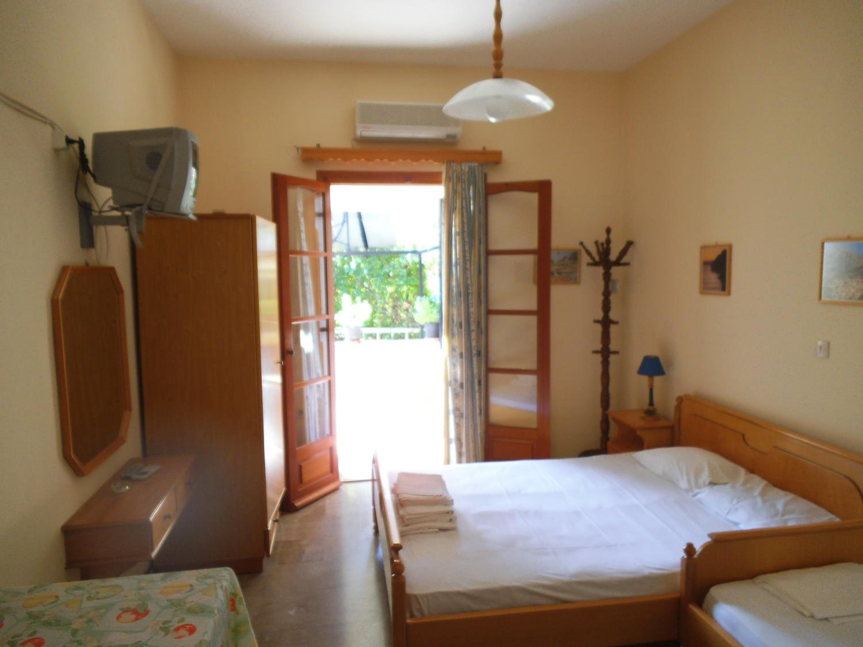 Studio (2 Adults)