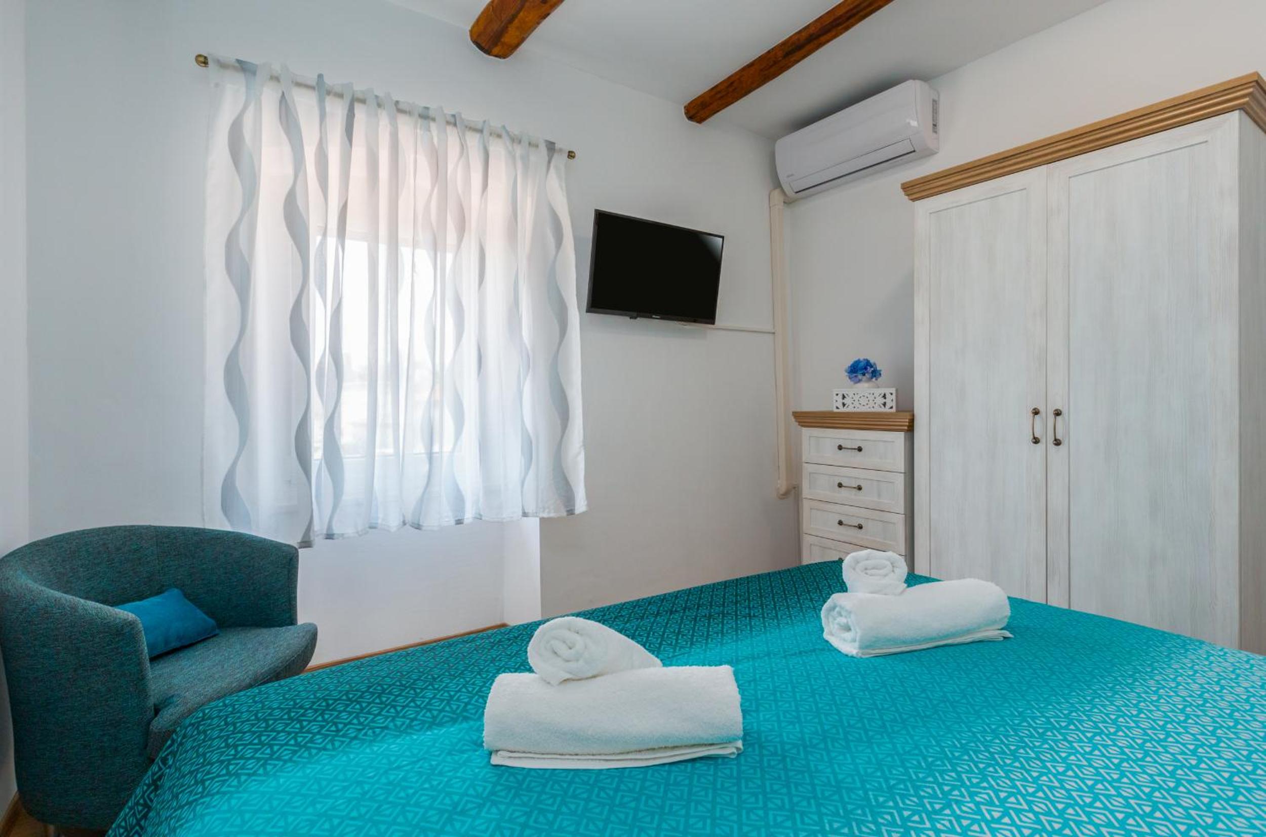 Two-Bedroom House photo 3