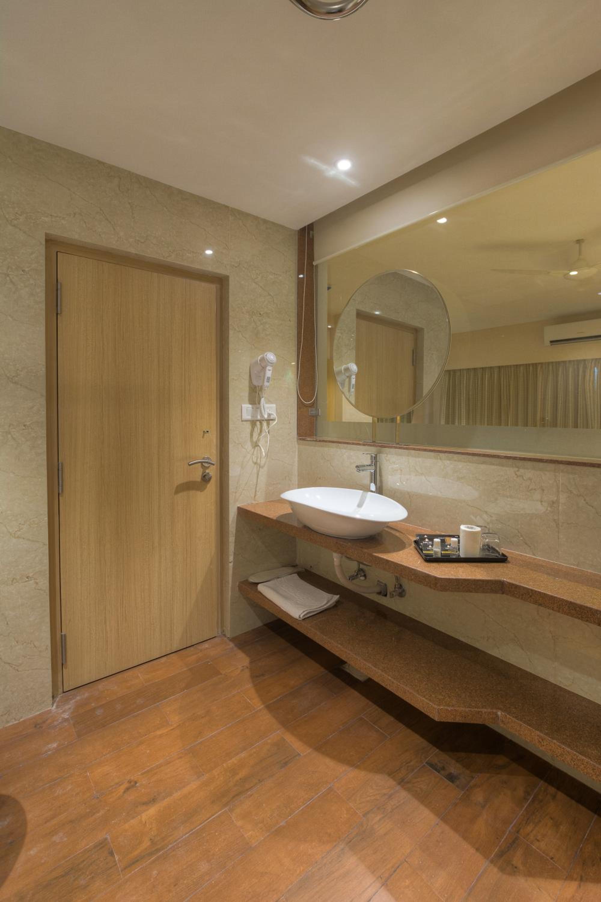 Super Deluxe Double Room - Photo 10