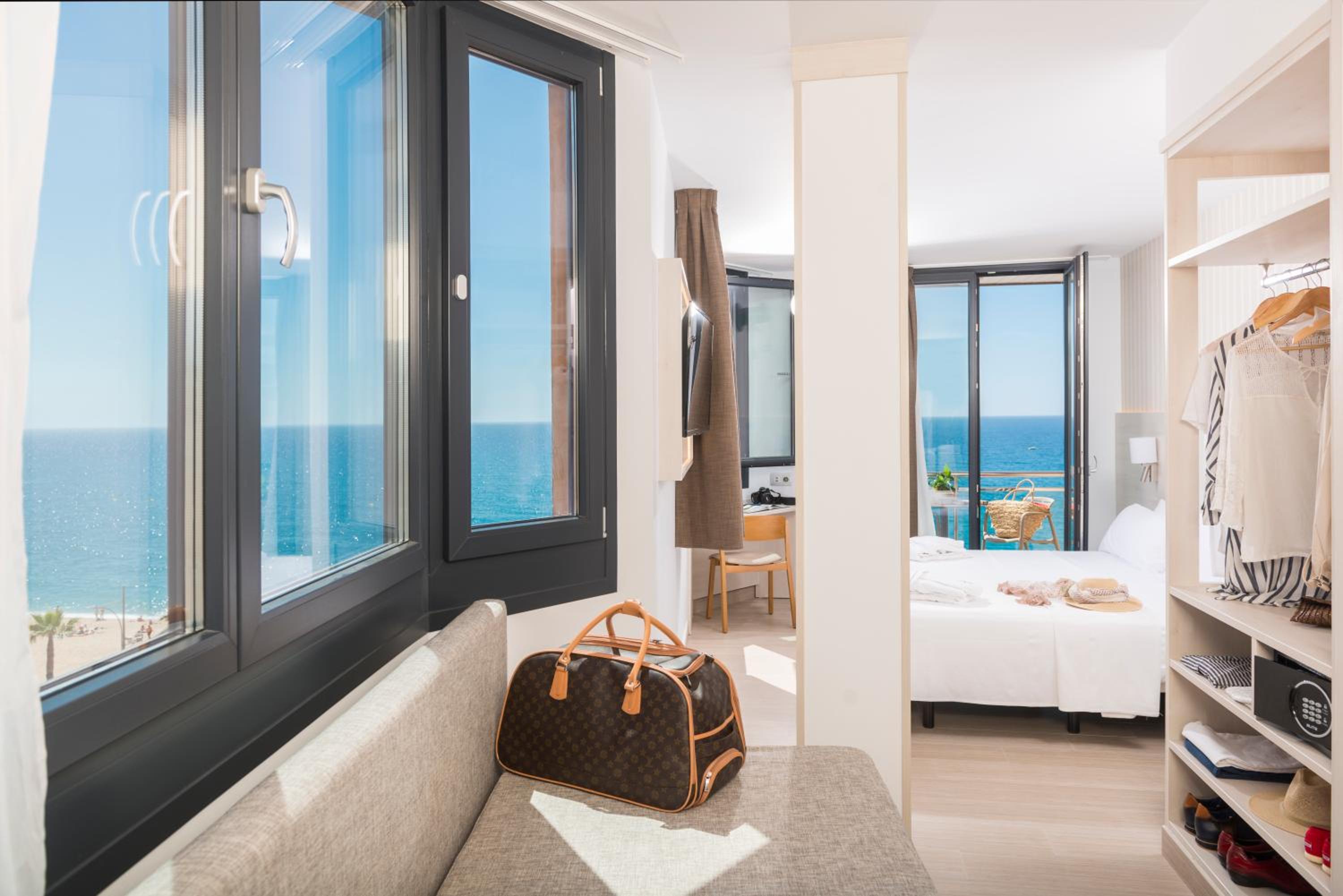 Triple Room with Sea View (2 Adults + 1 Child until 12 years)