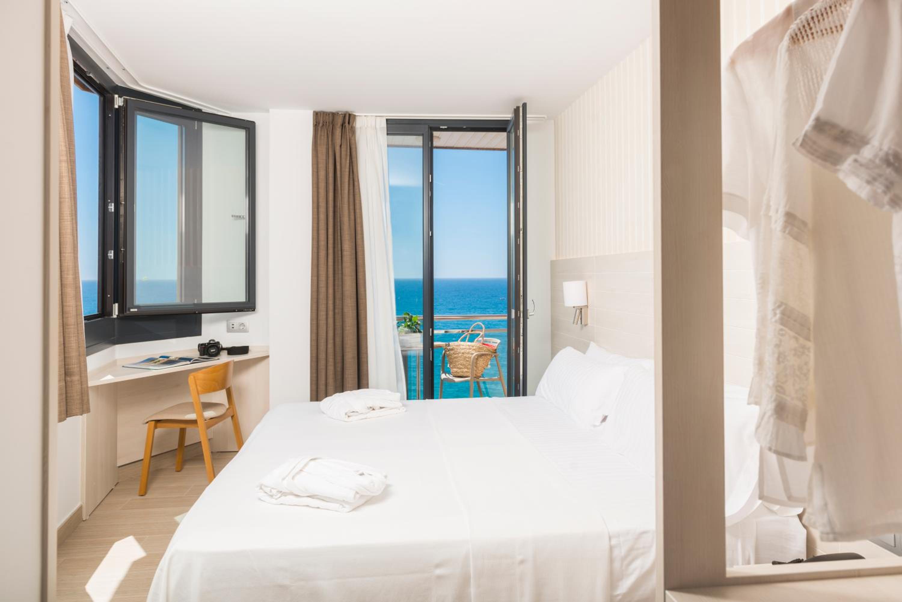 Habitación Triple con Vista al Mar (2 Adultos + 1 Niño hasta 12 años)