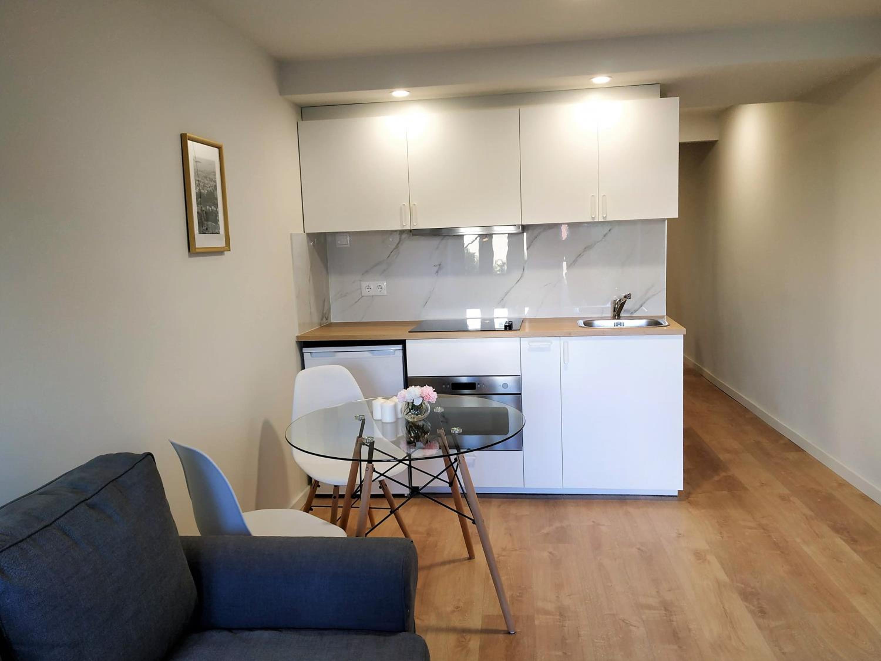 Apartment with Balcony - Photo 10