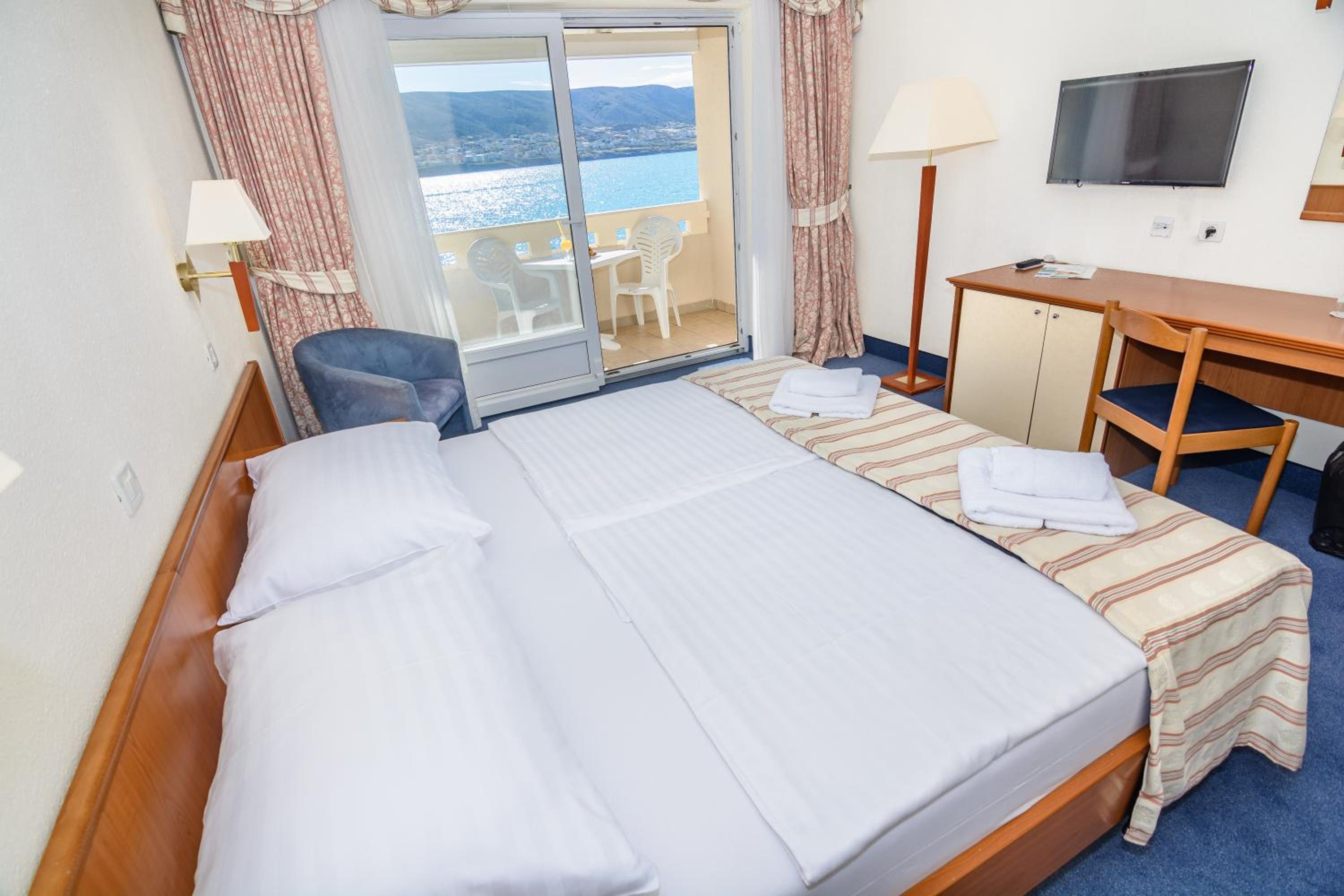 Superior Room with Balcony and Sea View - Photo 3