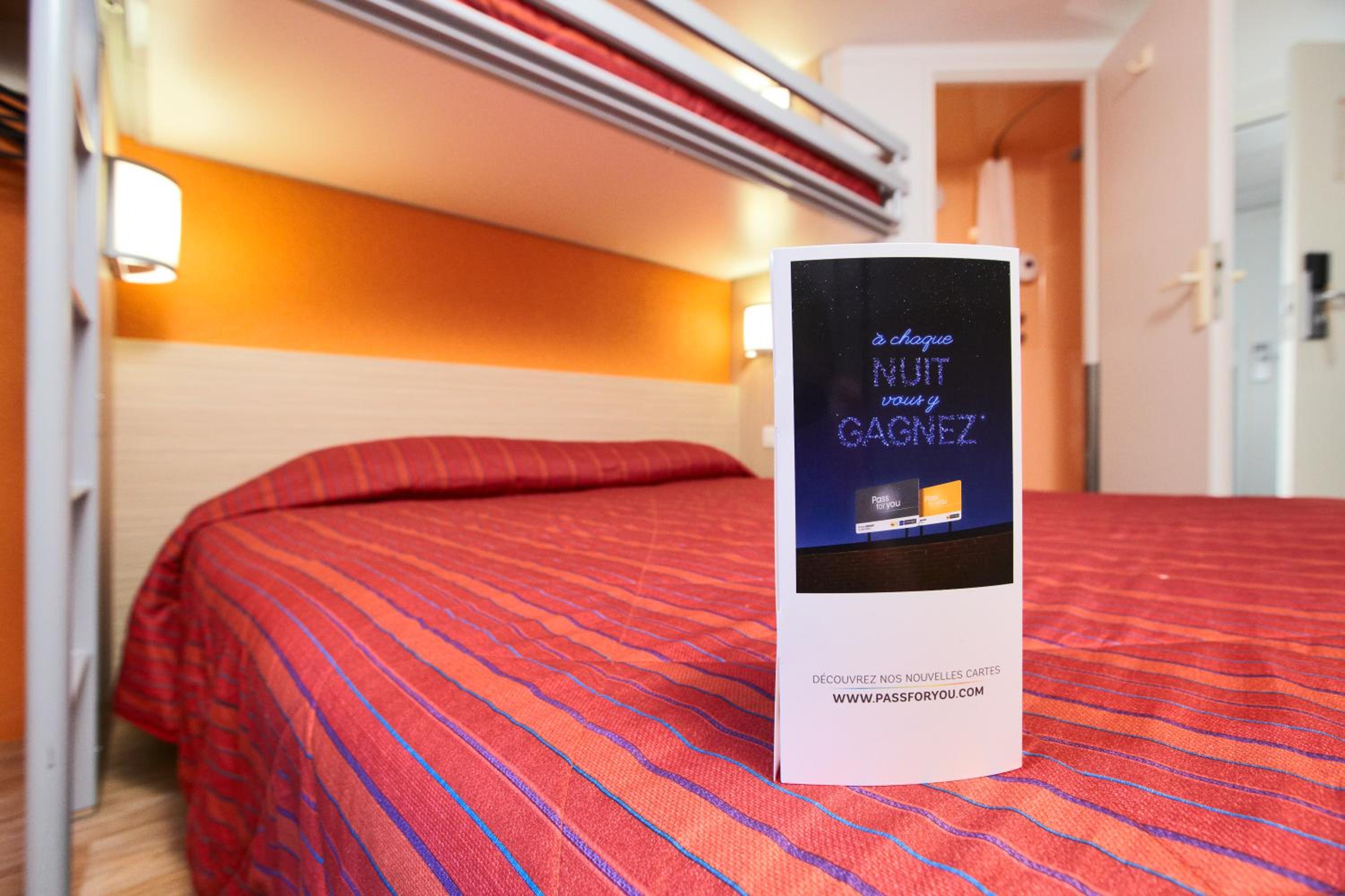 Triple Room (1 Double Bed + 1 Single Bed) photo 1