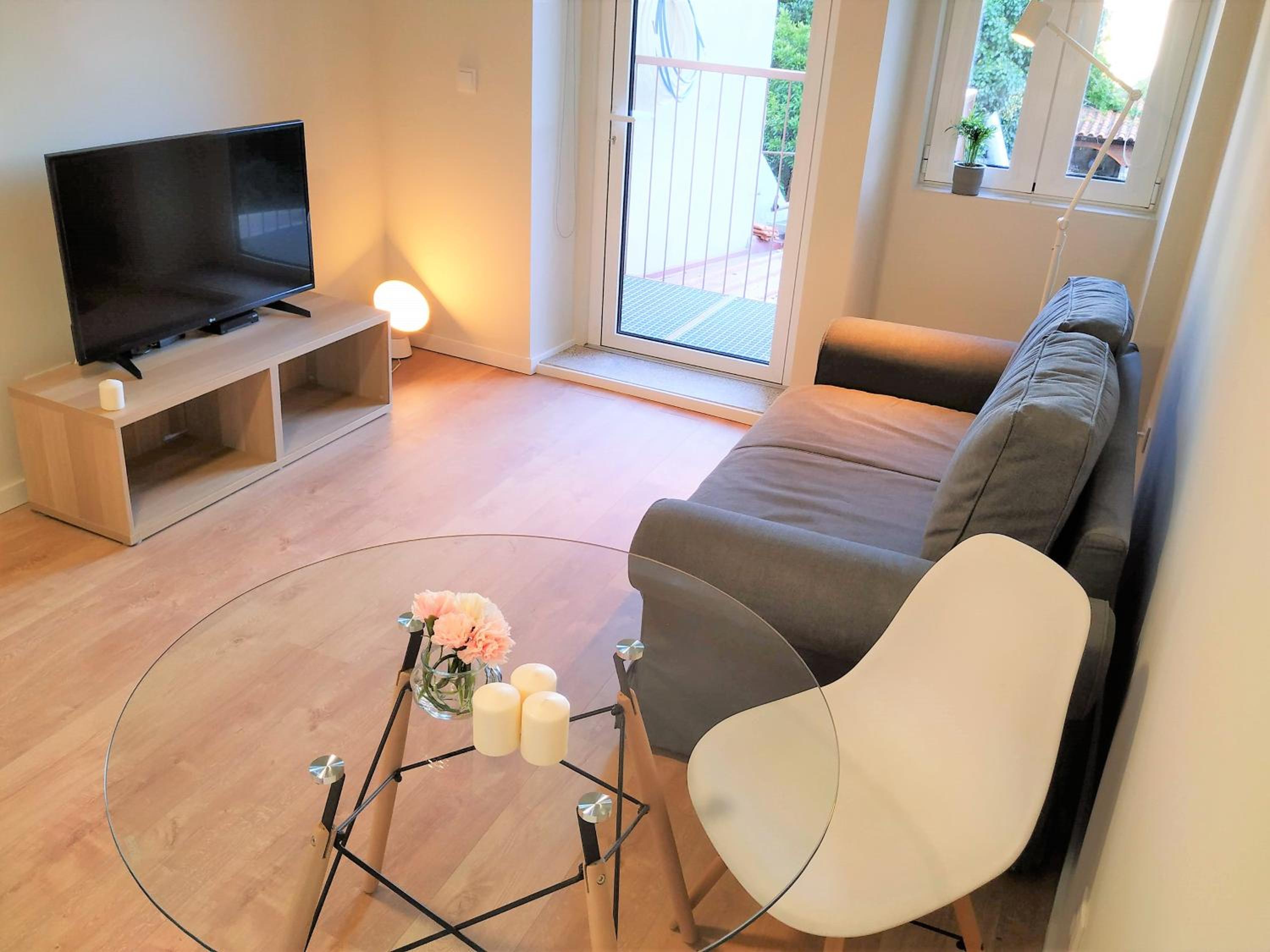 Apartment with Balcony - Photo 13