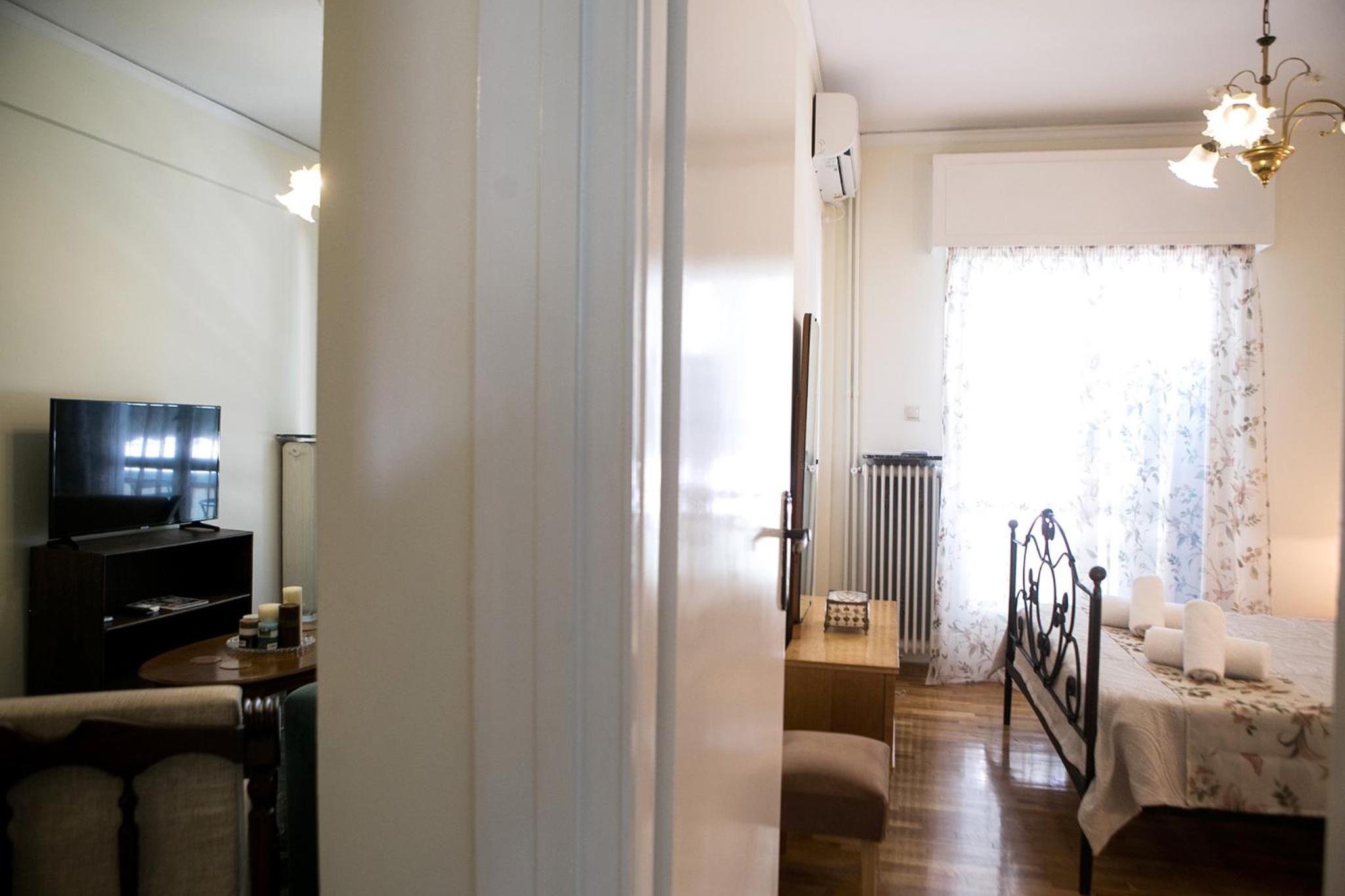 One-Bedroom Apartment photo 2