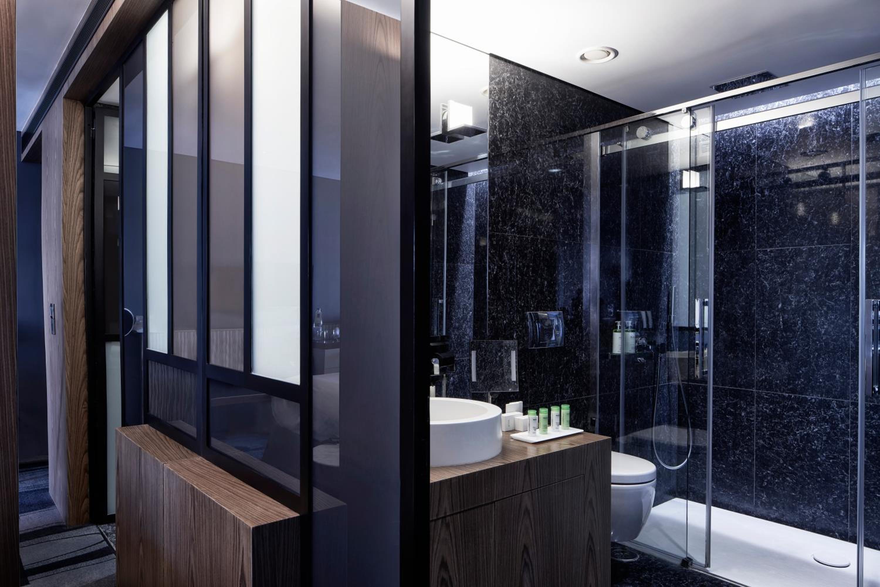 Superior Deluxe Suite photo 2