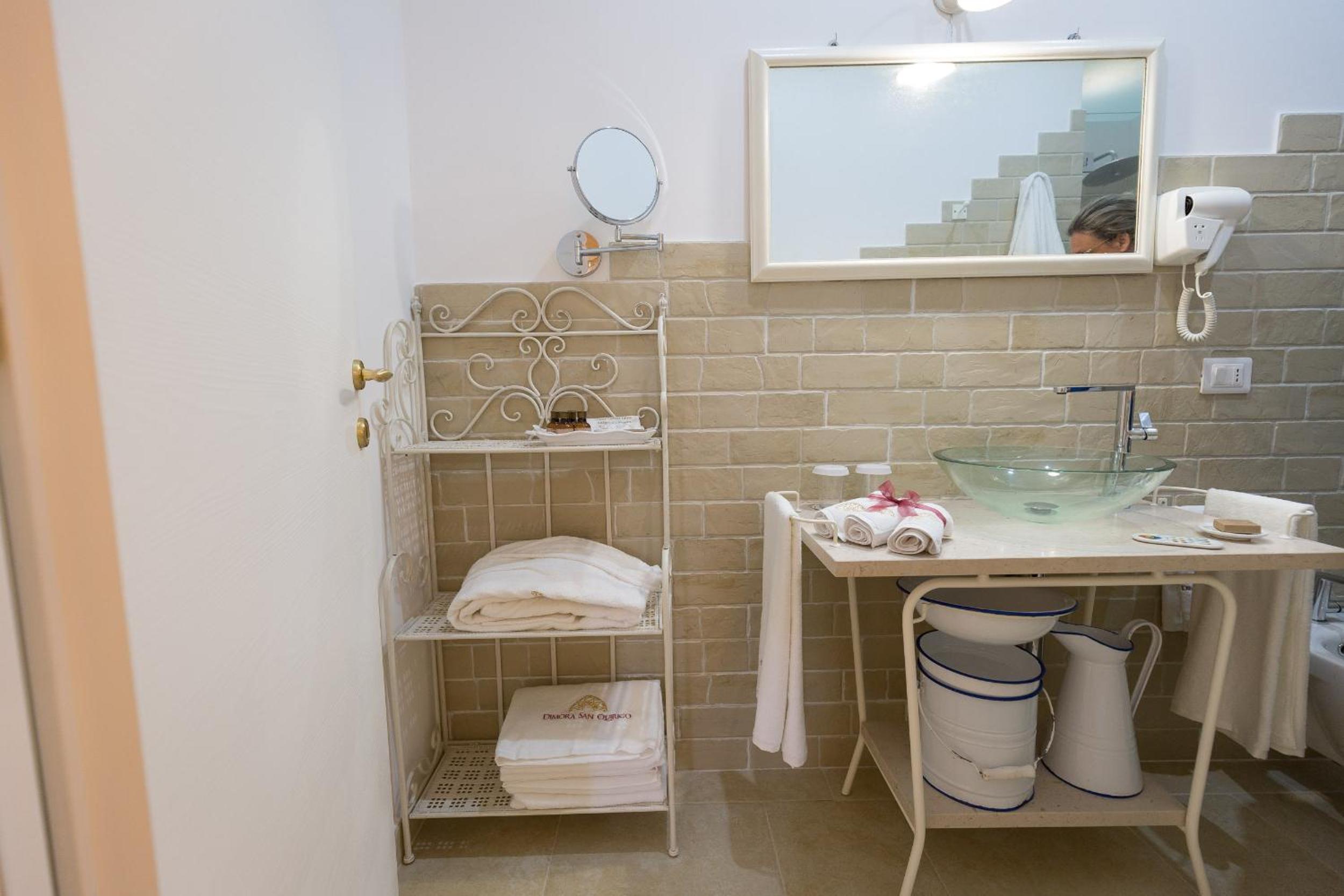Deluxe Double Room - Photo 8