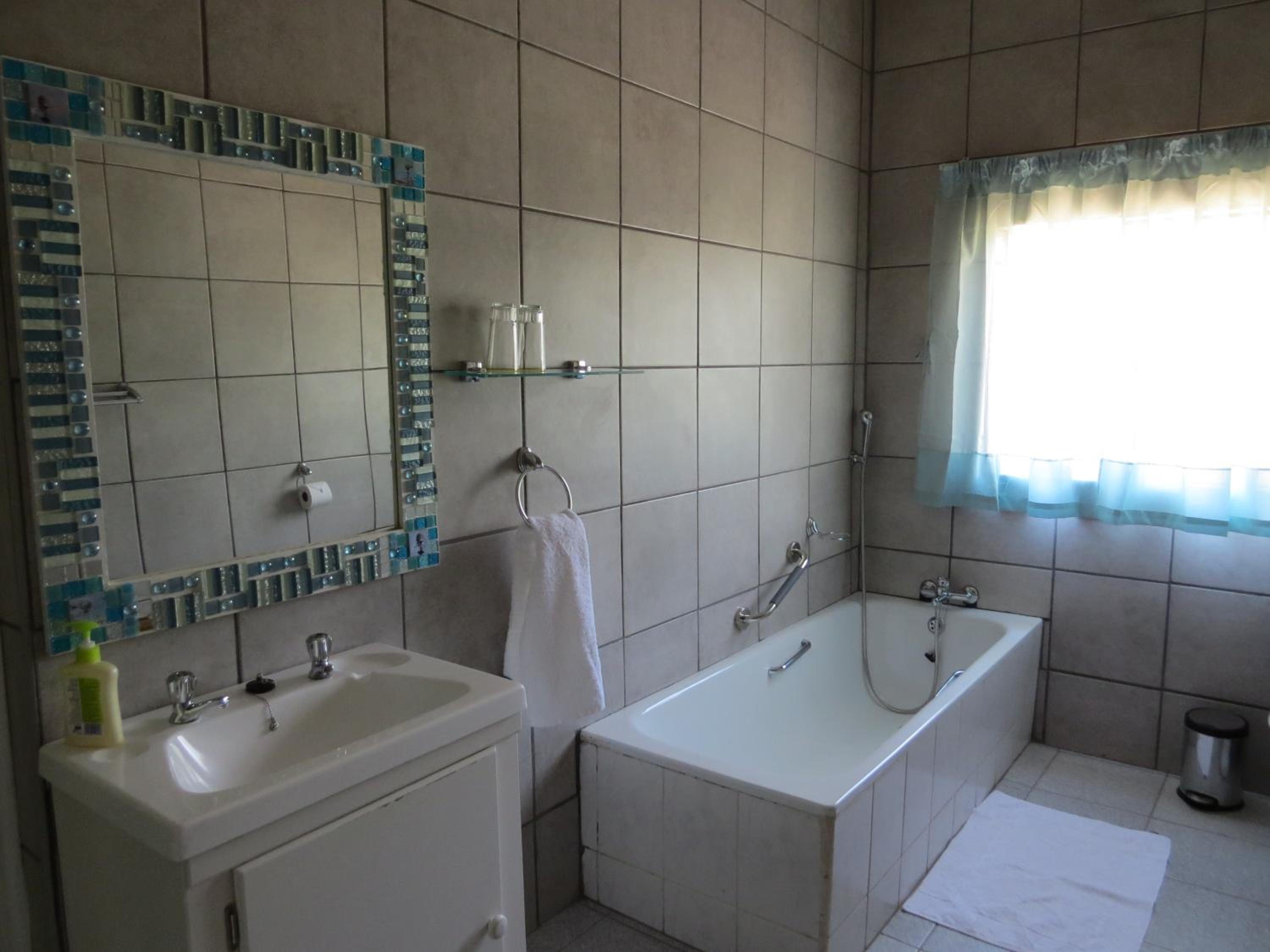 Family Room - Photo 21