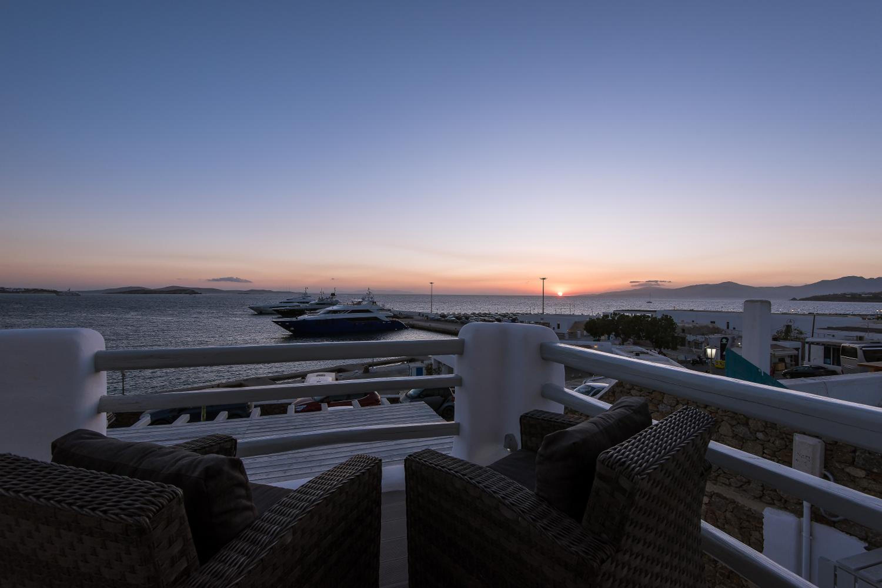 Riva Suite Sea View with Outdoor Hot Tub - Photo 9