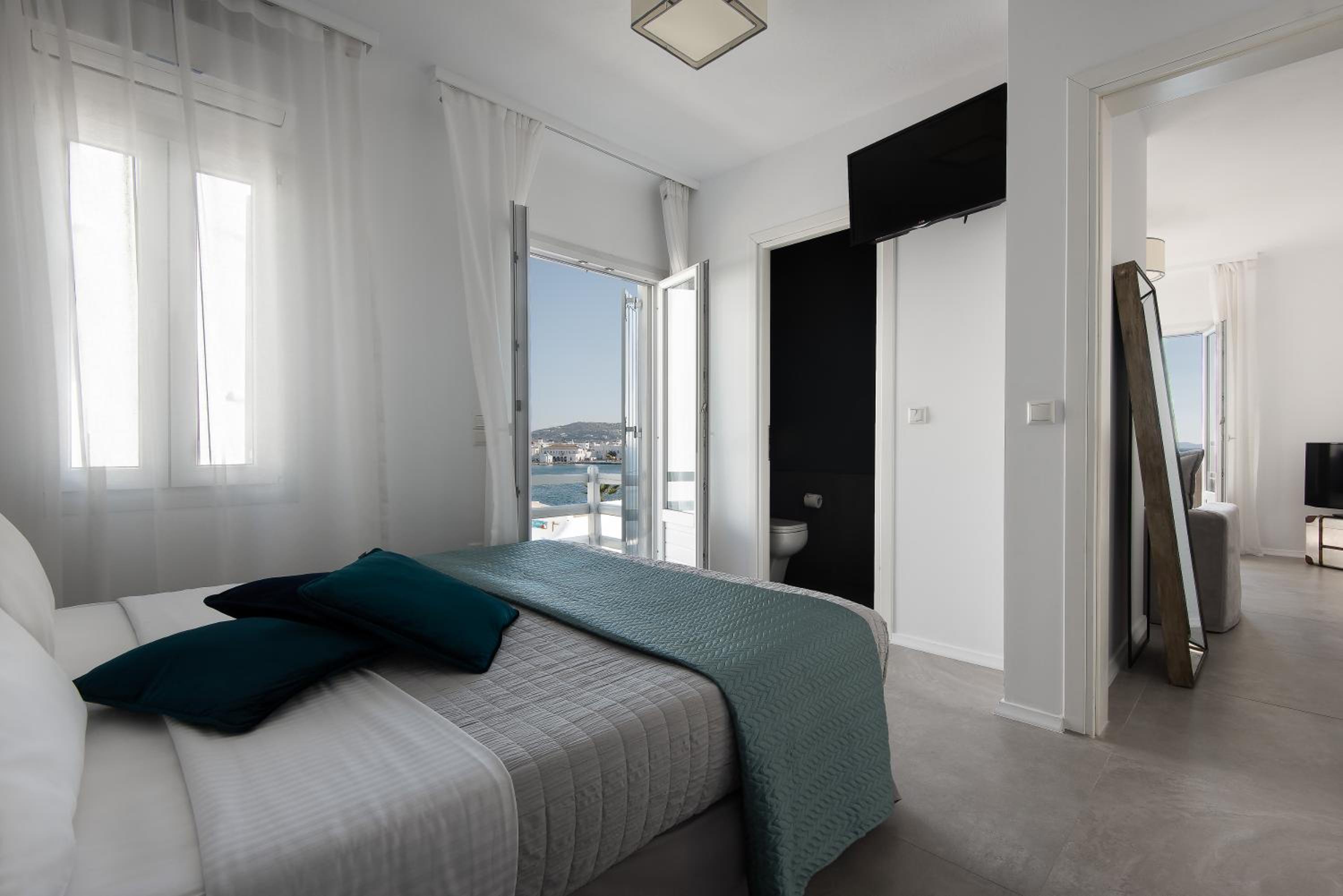 Riva Suite Sea View with Outdoor Hot Tub - Photo 1