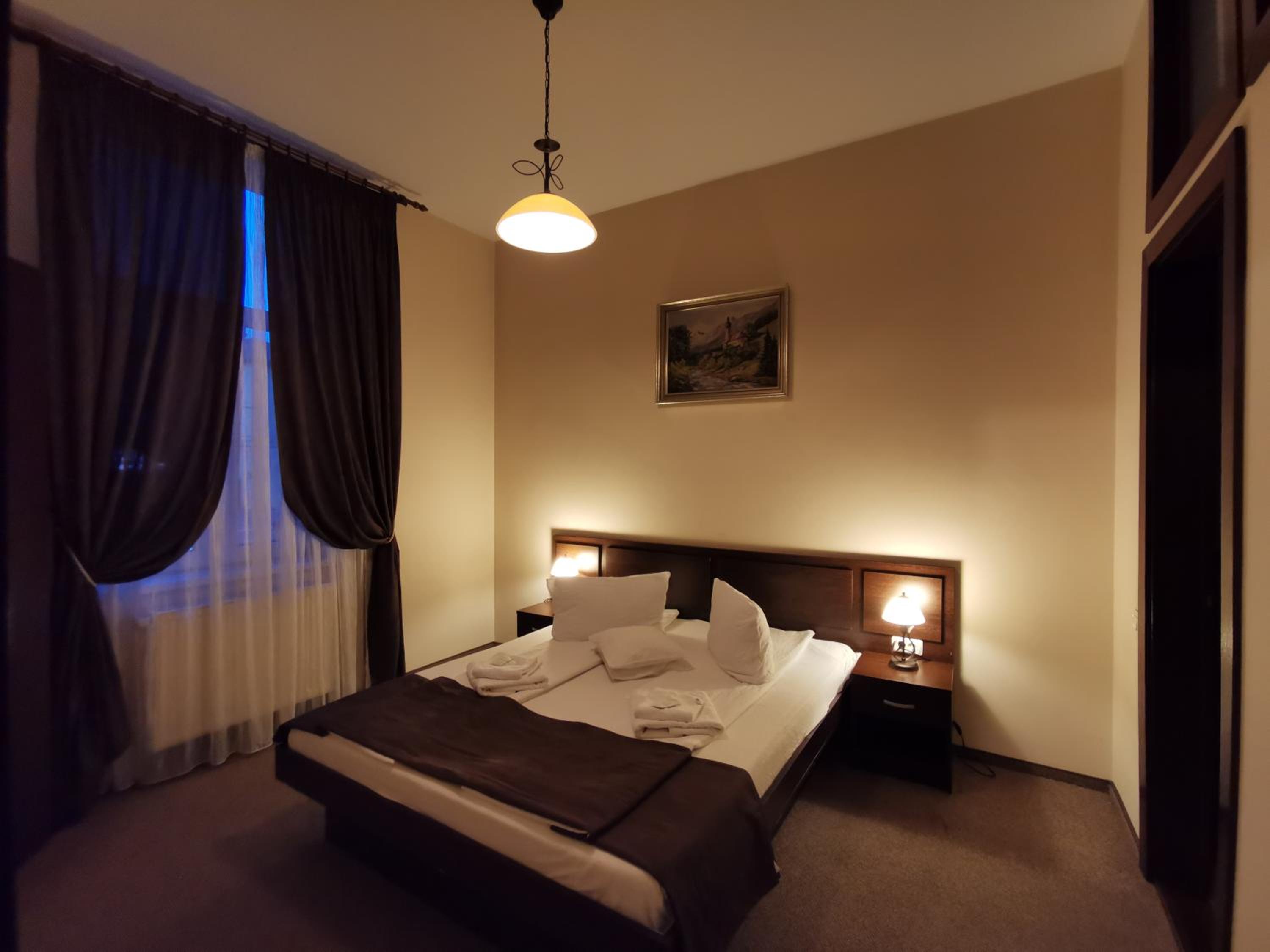 One-Bedroom Suite - Photo 4