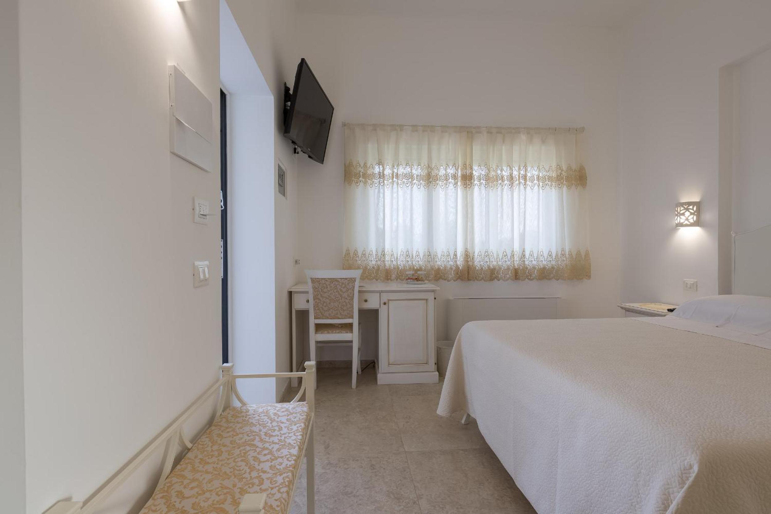 Quadruple Room with Terrace - Photo 26