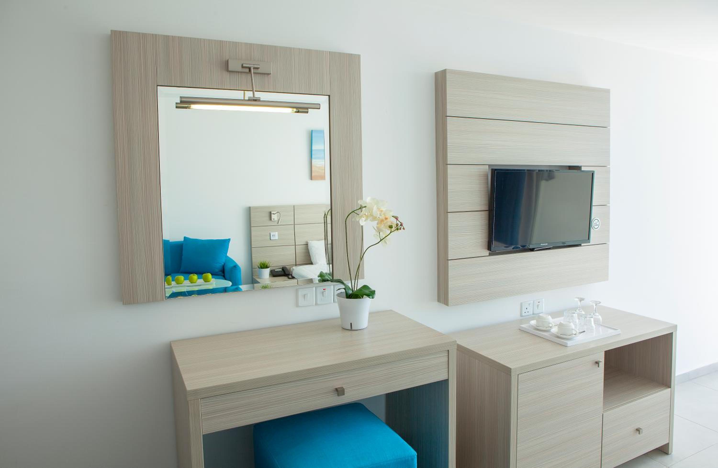 Junior Suite with Pool View