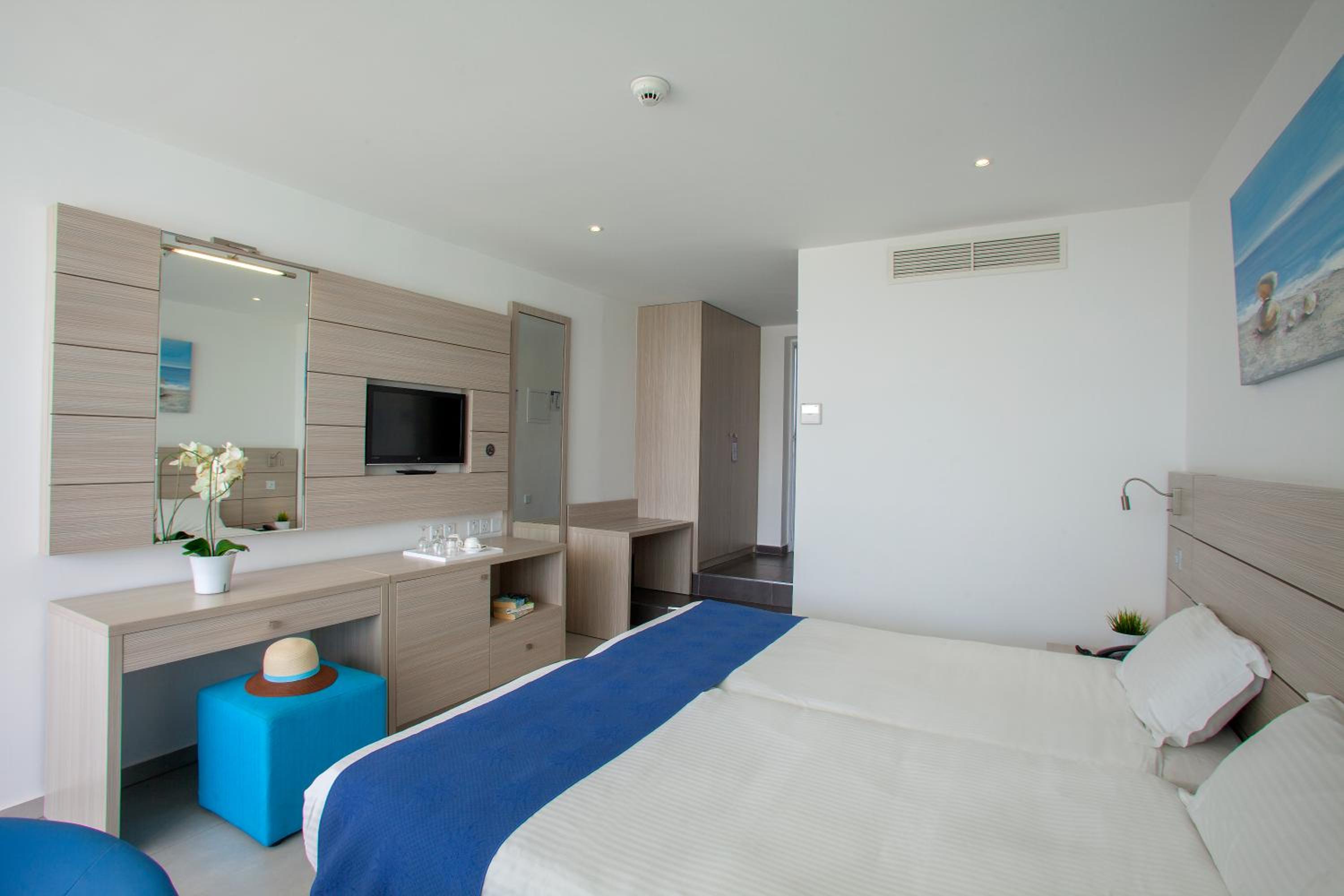 Deluxe Double or Twin Room with Sea View