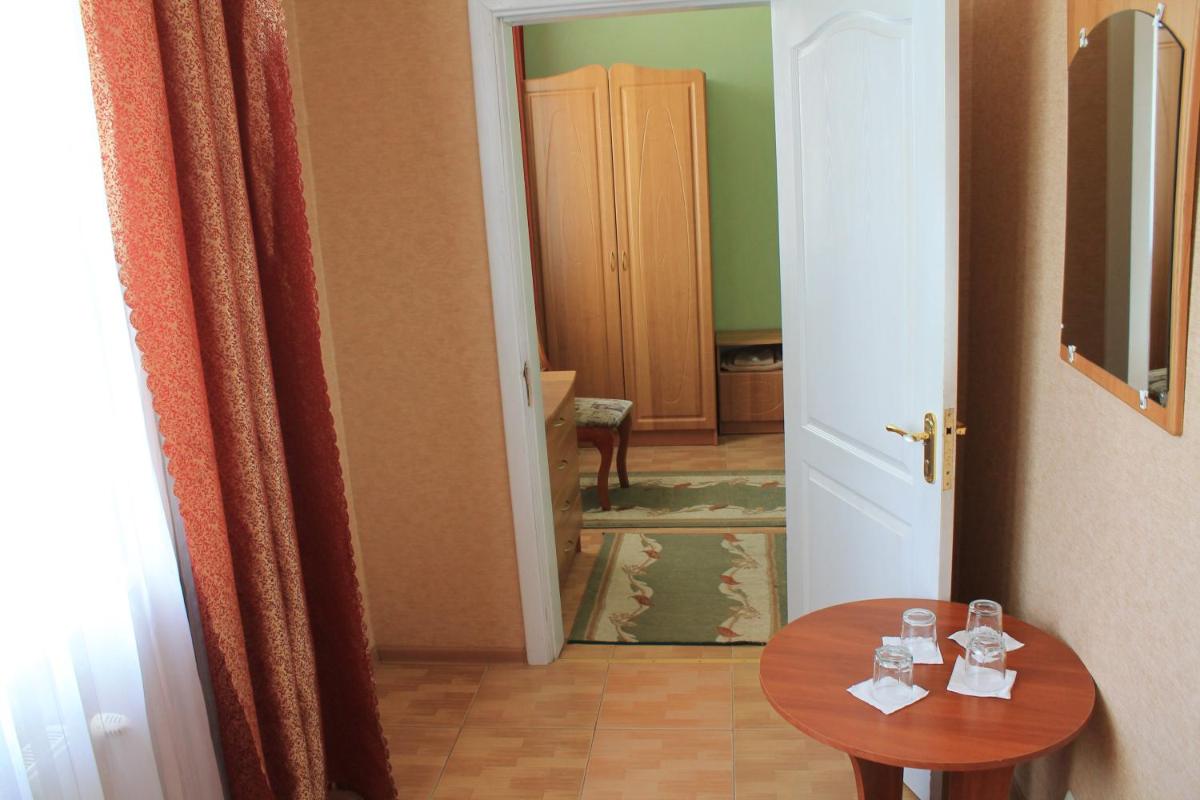 Twin Room with Shared Bathroom photo 2