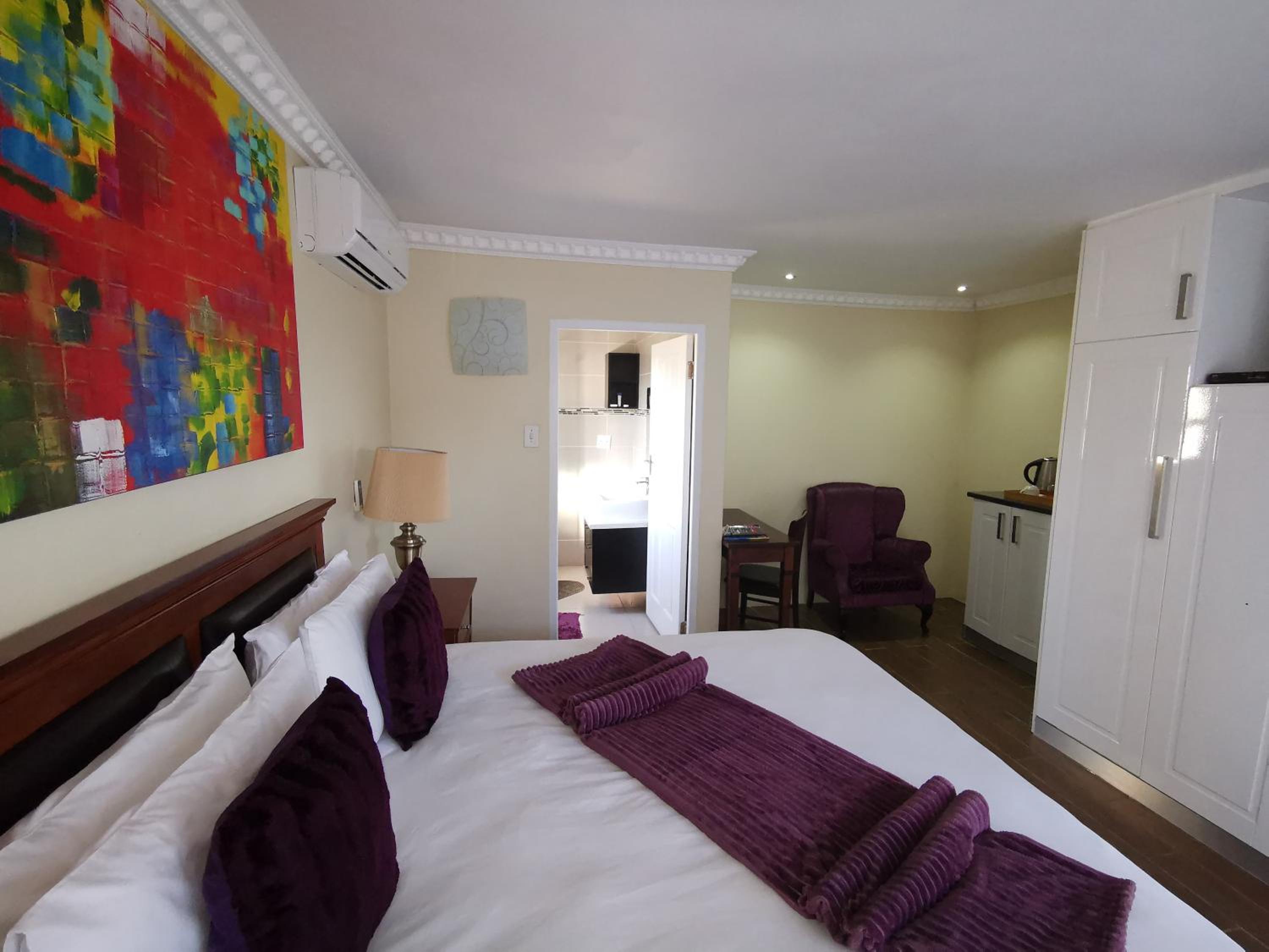 Deluxe King Room - Photo 5