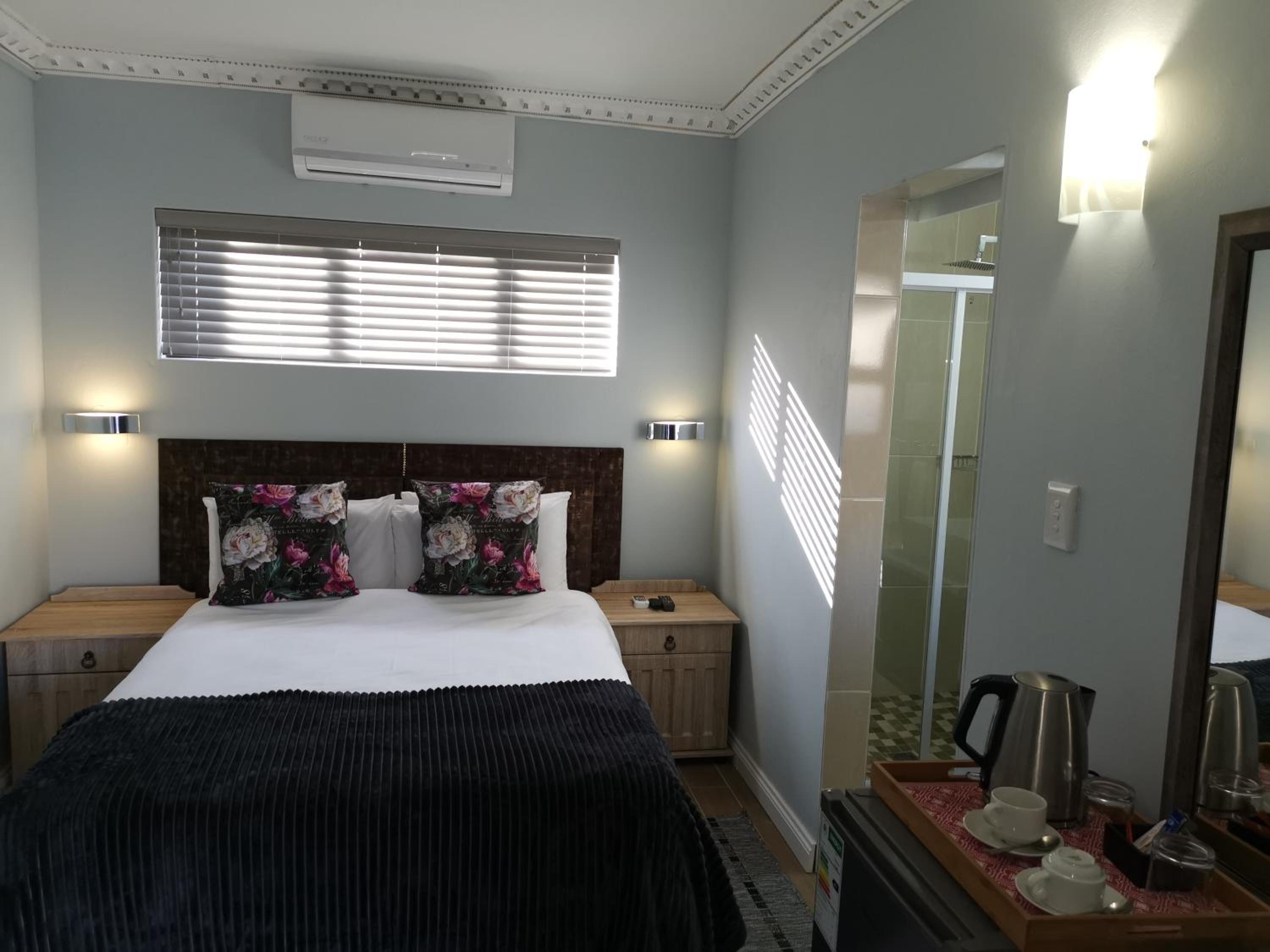 Deluxe King Room - Photo 4