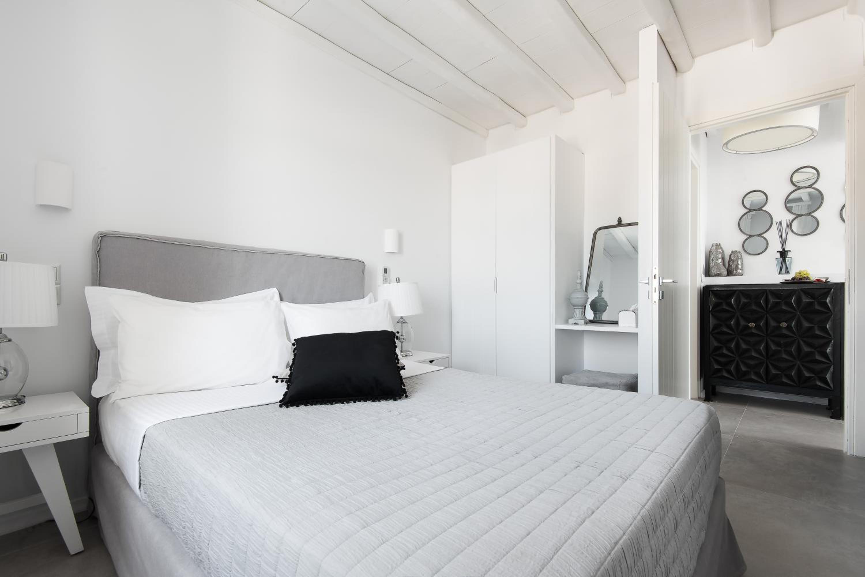 Two Bedroom Suite Sea View with Outdoor Hot Tub - Photo 8