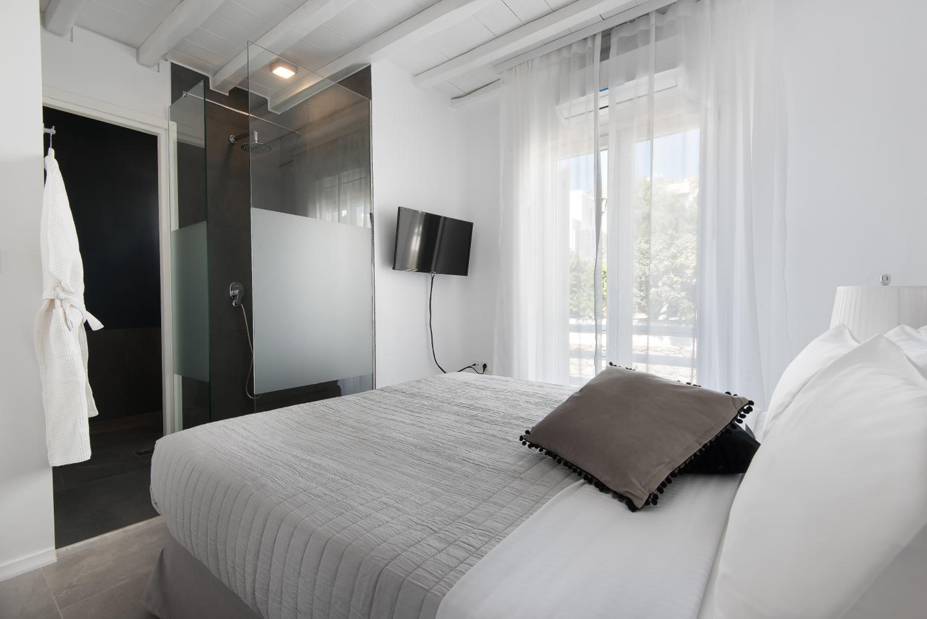 Two Bedroom Suite Sea View with Outdoor Hot Tub - Photo 4