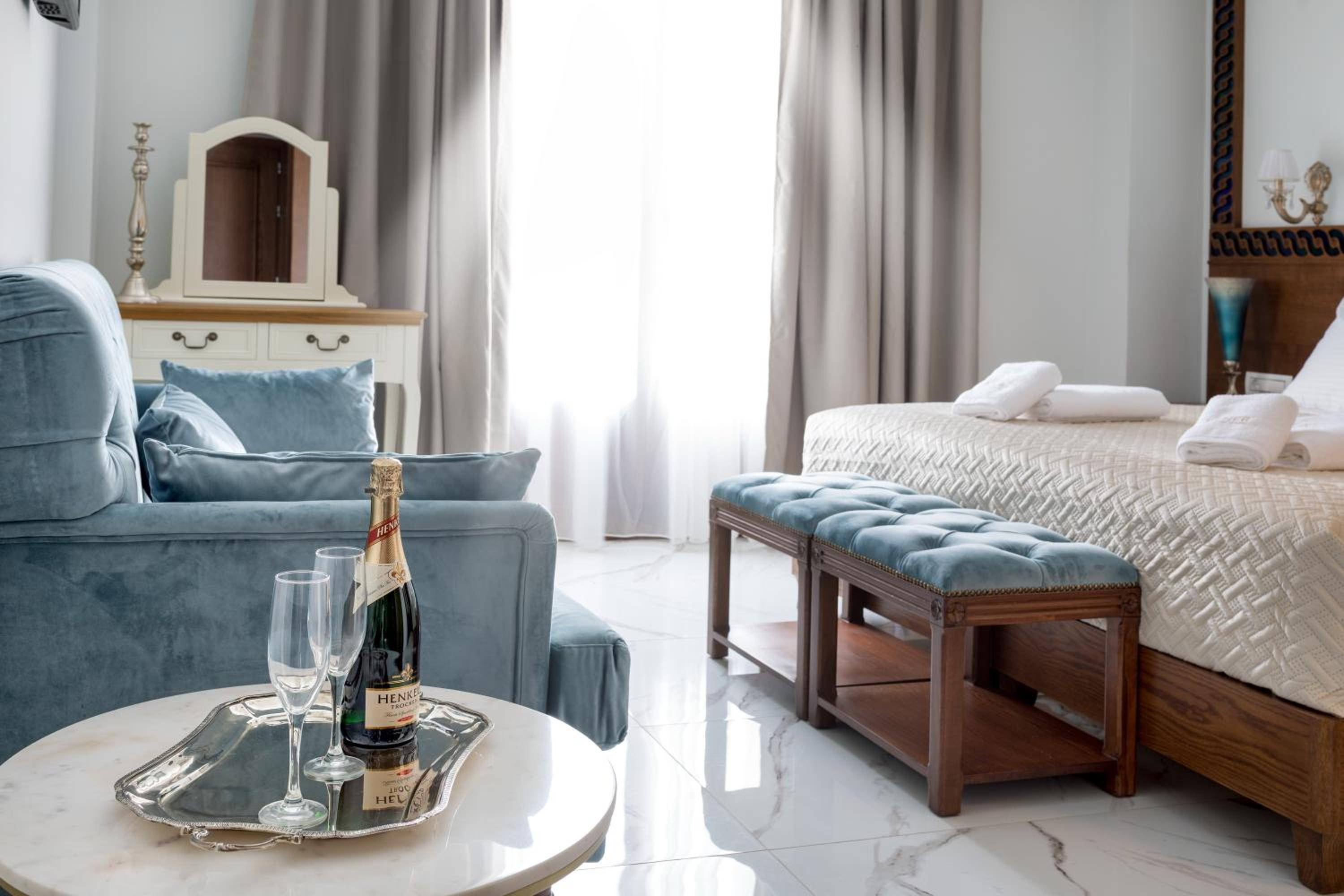 Suite with Terrace - Photo 2
