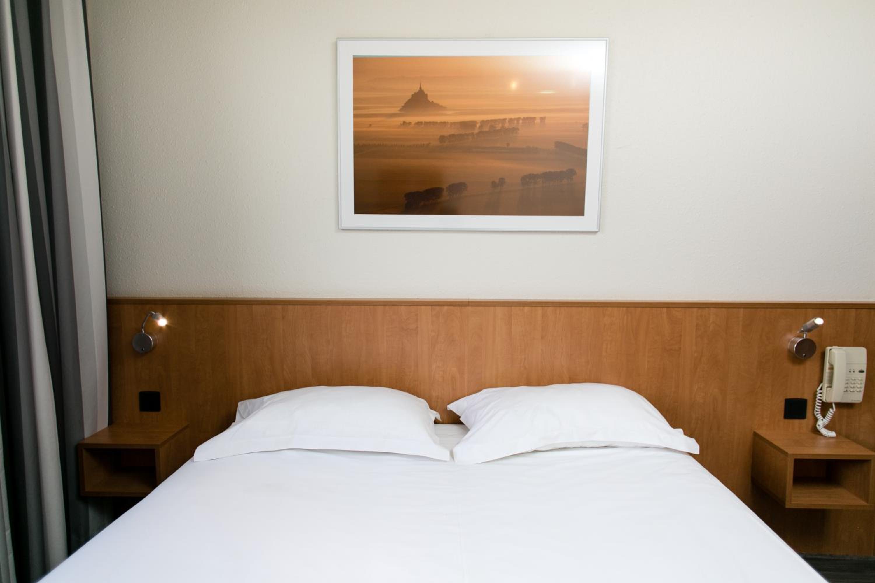 Triple Room (1 Double Bed + 1 Single Bed) - Photo 12