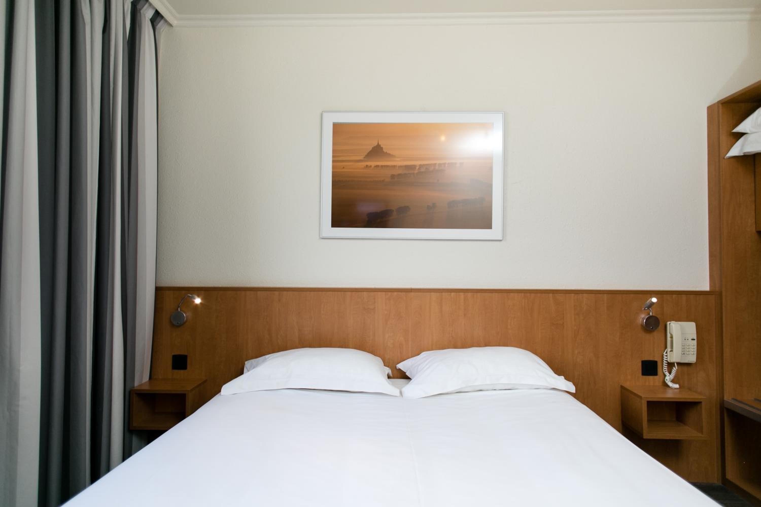 Triple Room (1 Double Bed + 1 Single Bed) - Photo 11