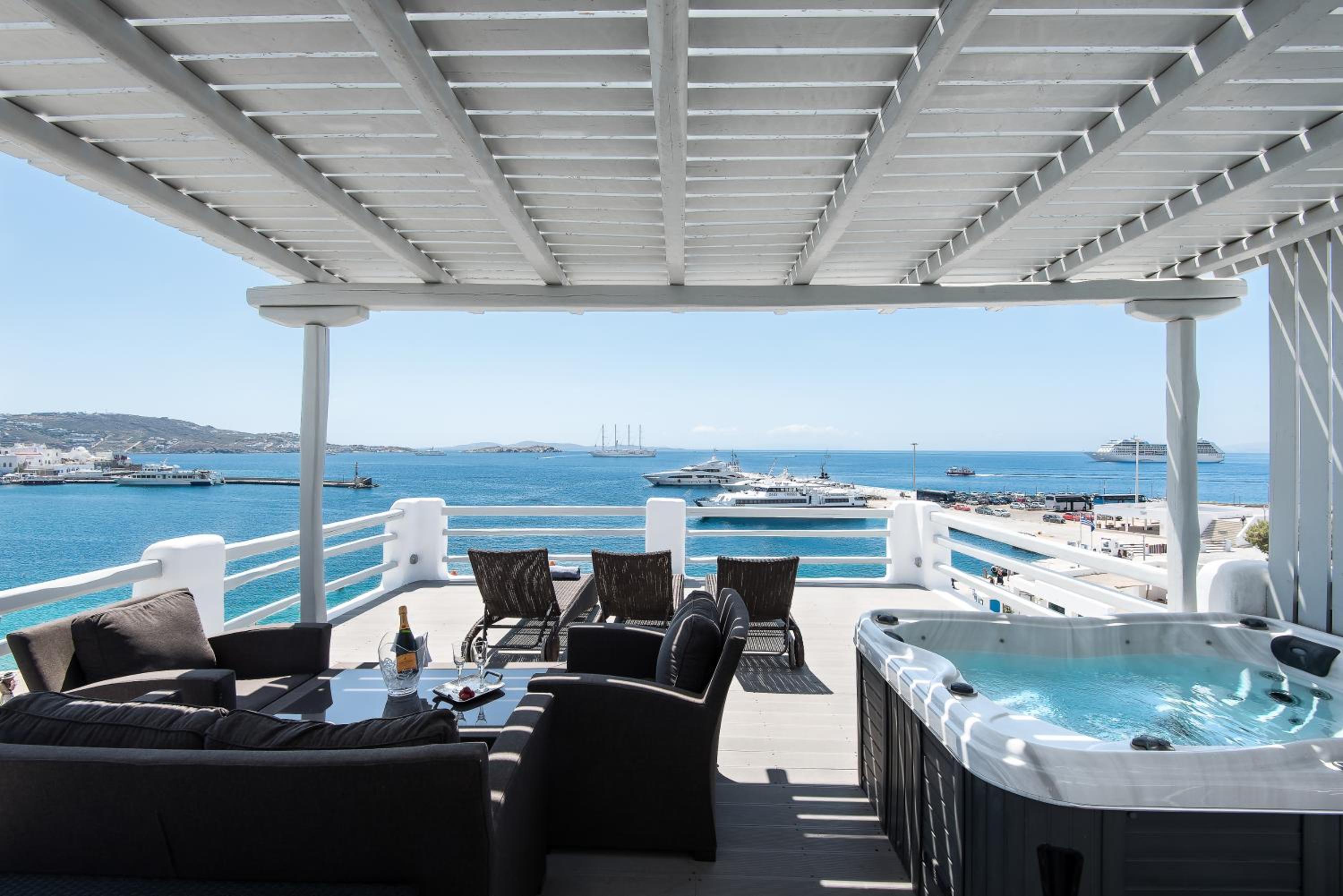 Deluxe Suite Sea View with Outdoor Hot Tub photo 1